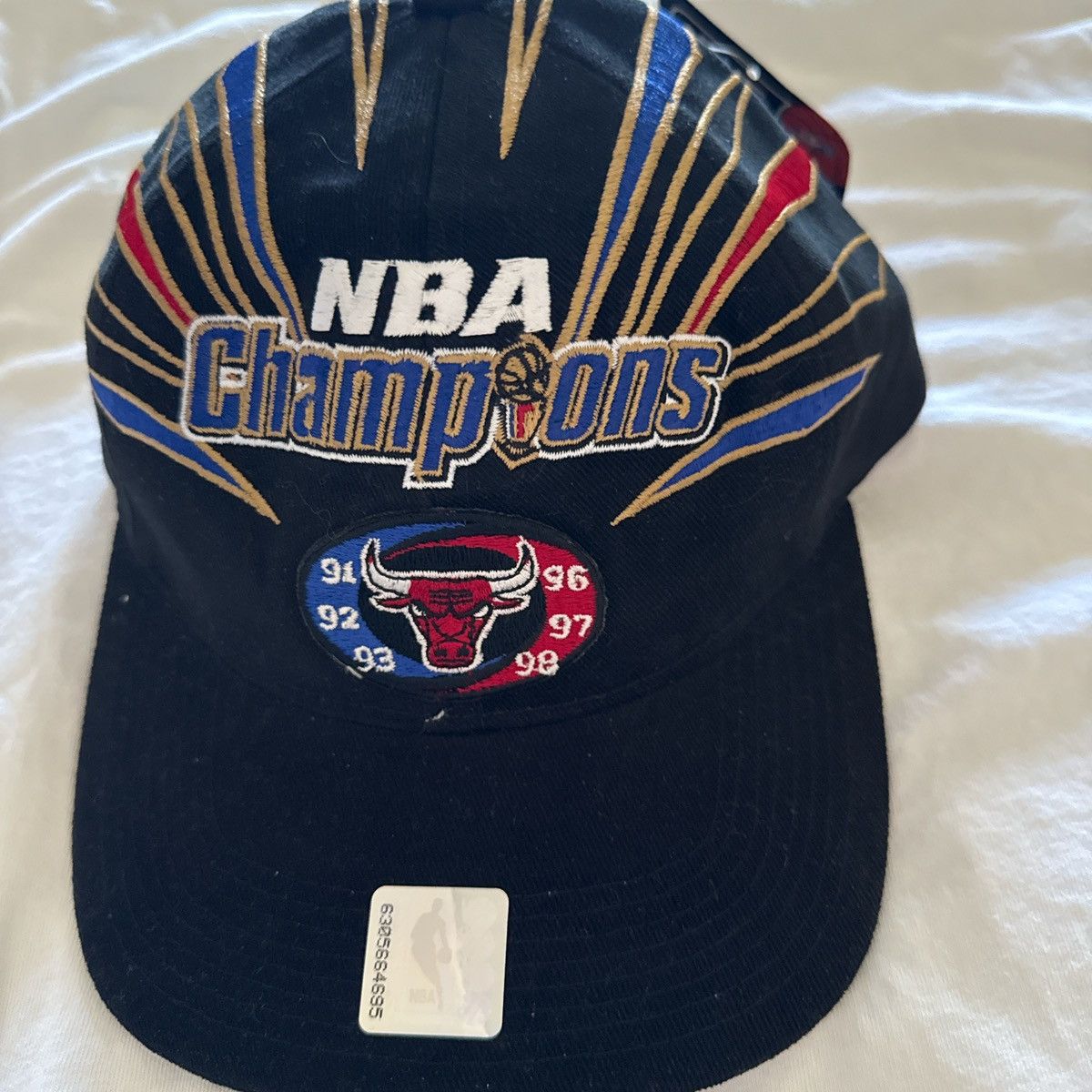 Jordan Brand × Starter vintage deadstock Chicago Bulls 6-Time NBA Champions hat Size 40 - 3 Thumbnail