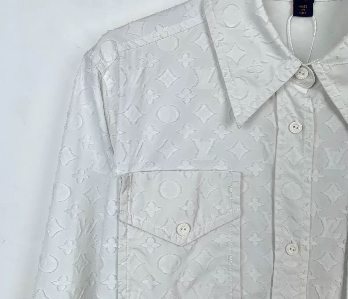 Louis Vuitton Louis Vuitton Lv white logo with floral sleeved shirt Size US S / EU 44-46 / 1 - 3 Thumbnail