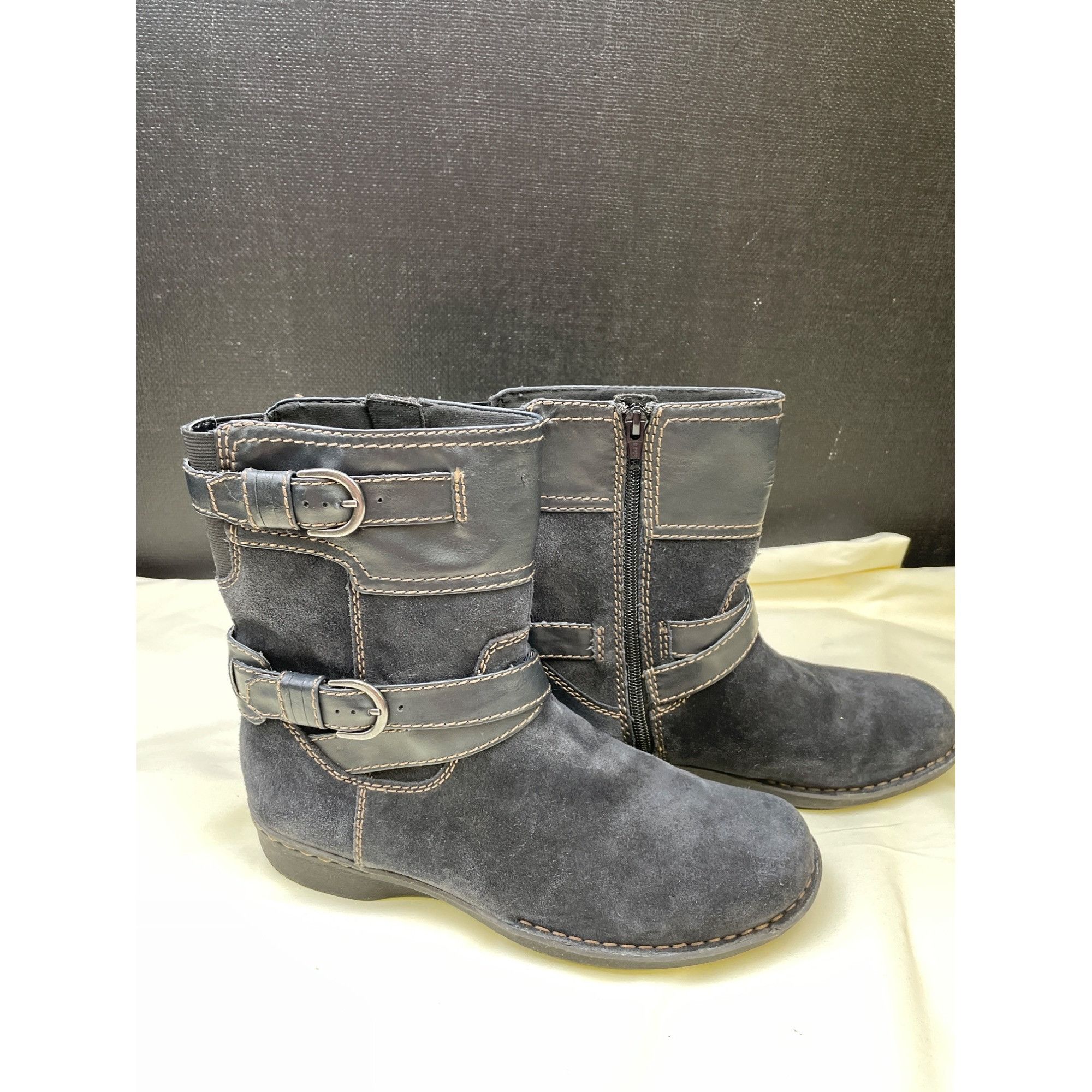 Clarks Clarks Womens Black Suede Leather Ankle Boots Zipper Sides S Size US 9 / IT 39 - 3 Thumbnail