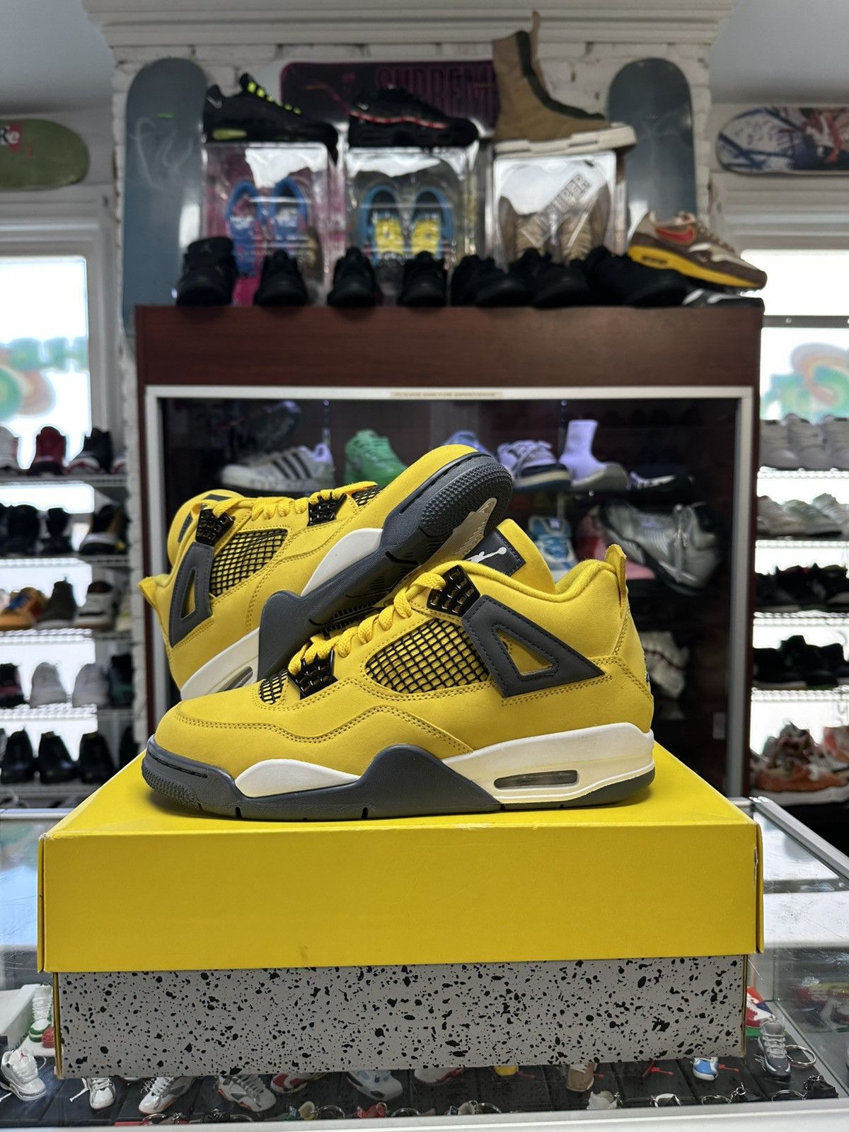Jordan Brand Jordan 4 Retro ‘Lightning’ Size US 8.5 / EU 41-42 - 1 Thumbnail