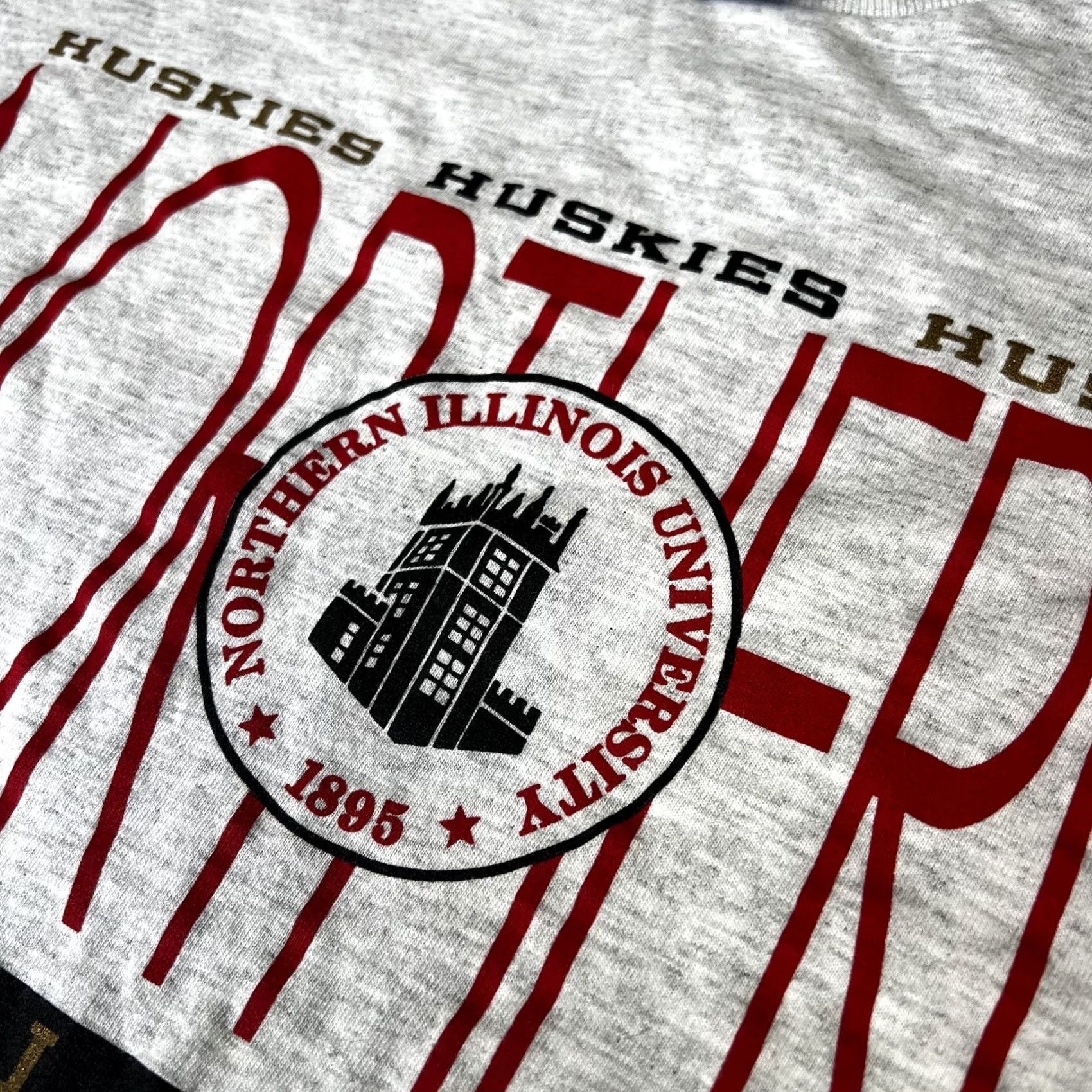 Jansport VINTAGE Huskies JanSport T-Shirt L Large USA 90s NIU SIU Crew Neck Gray Cotton Shirt Mens Logo Graphic Print Heathered University Sports"} Size US L / EU 52-54 / 3 - 5 Thumbnail