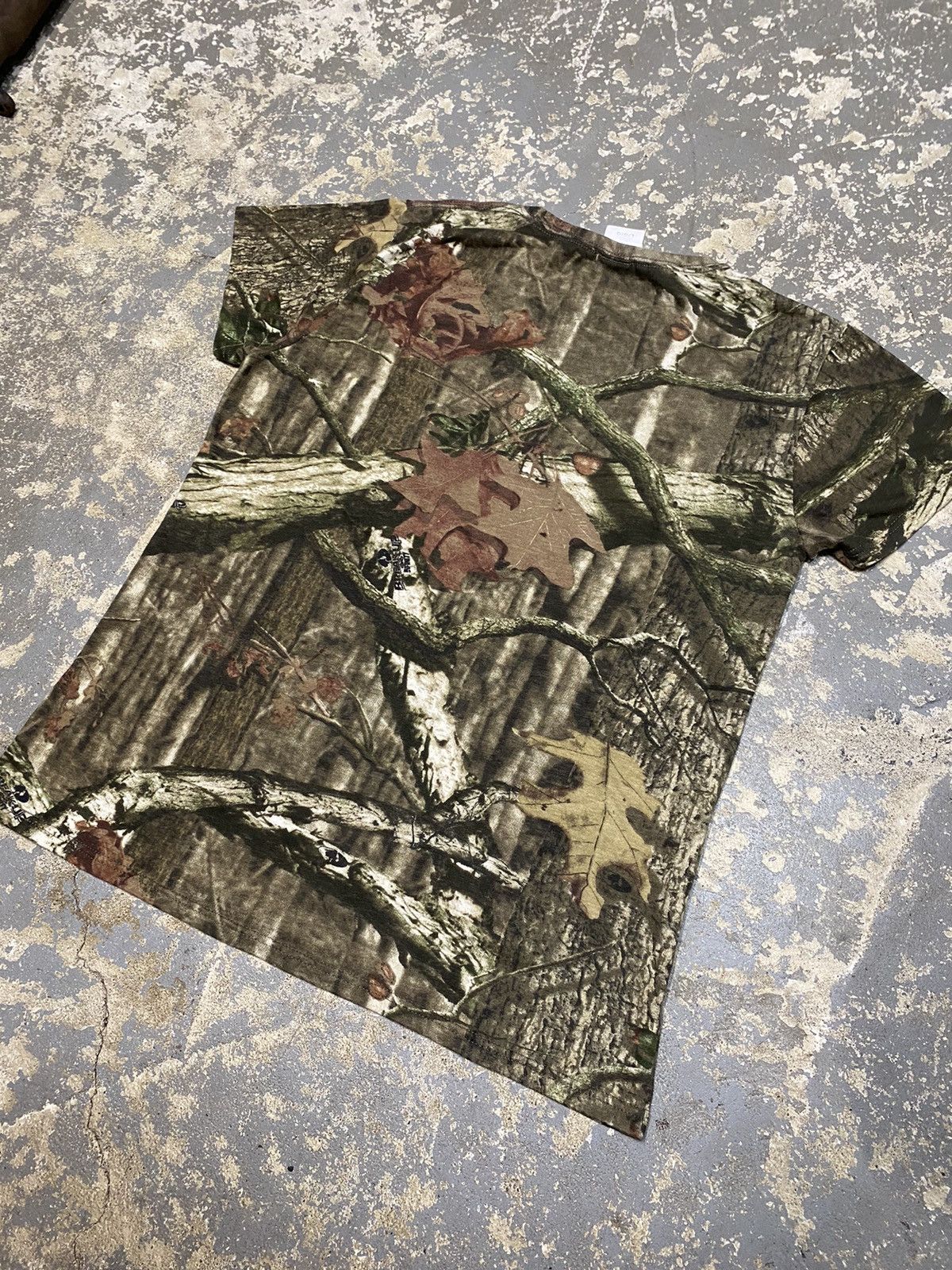 Realtree × Vintage Vintage Mossy Oak Break Up Camo Women’s Camo Tshirt Size L / US 10 / IT 46 - 9 Thumbnail