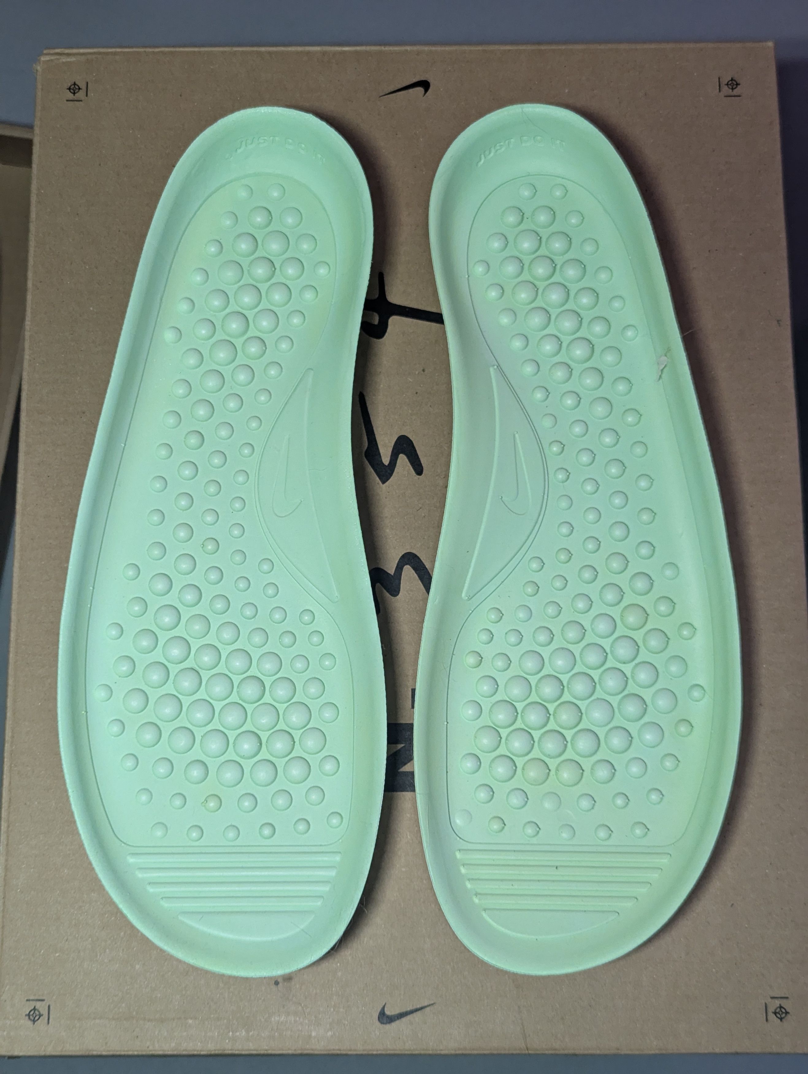 Nike Brand New Size 9M - Nike Offline Pack Ocean Cube Sanddrift Size US 9 / EU 42 - 10 Thumbnail