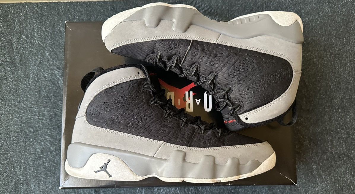 Jordan Brand 2022 Air Jordan 9 Retro “Particle Grey” Size US 9.5 / EU 42-43 - 3 Thumbnail