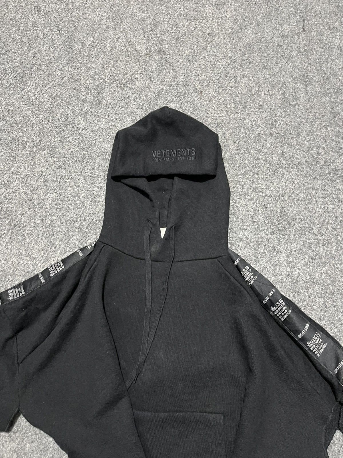 Vetements Vetements Tape Washing Lebel Hoodie Size US XXS / EU 40 - 12 Thumbnail