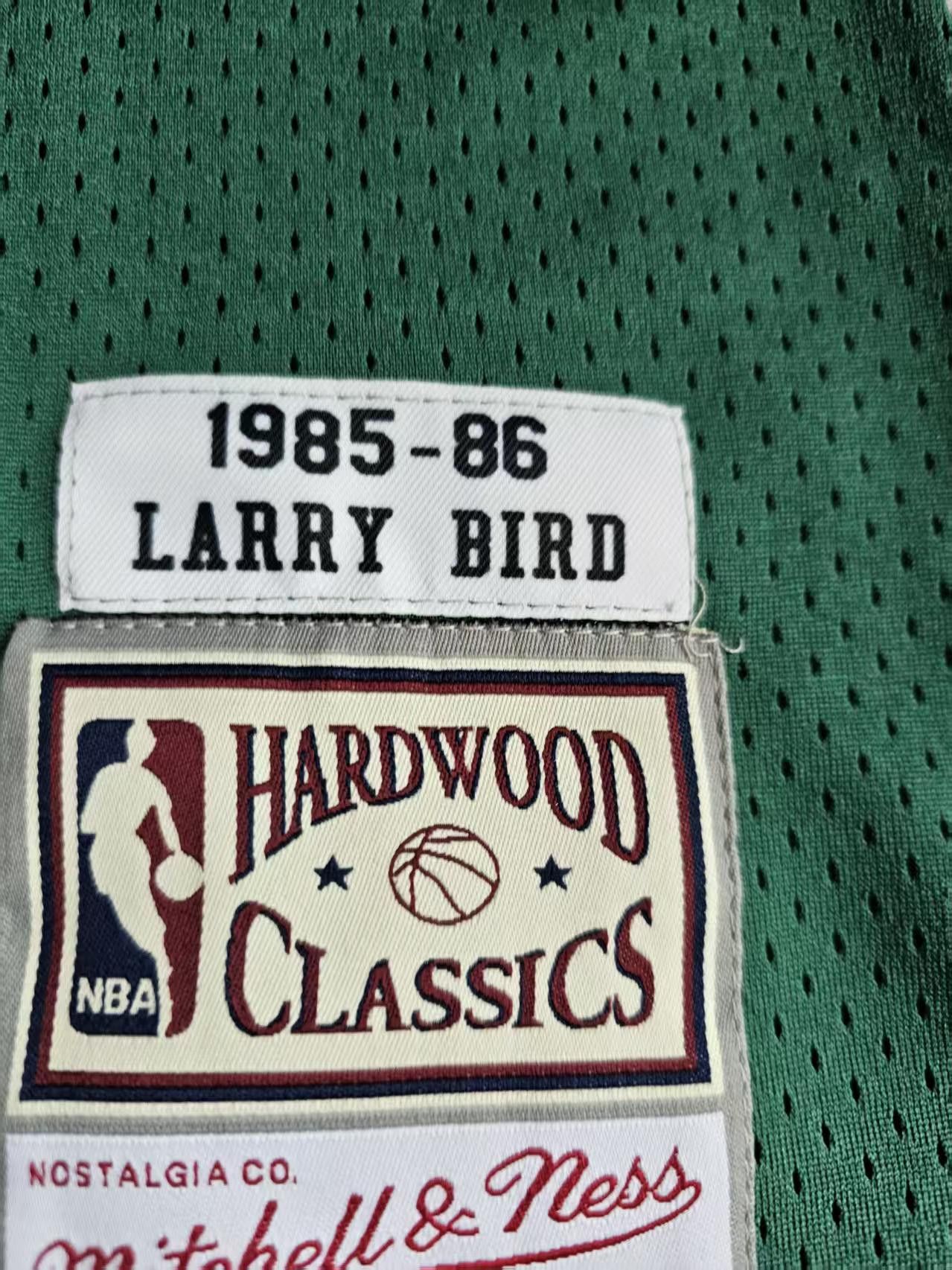 NBA #33 Larry Bird Jersey Boston Celtics 1985 86 Green Size US L / EU 52-54 / 3 - 3 Thumbnail