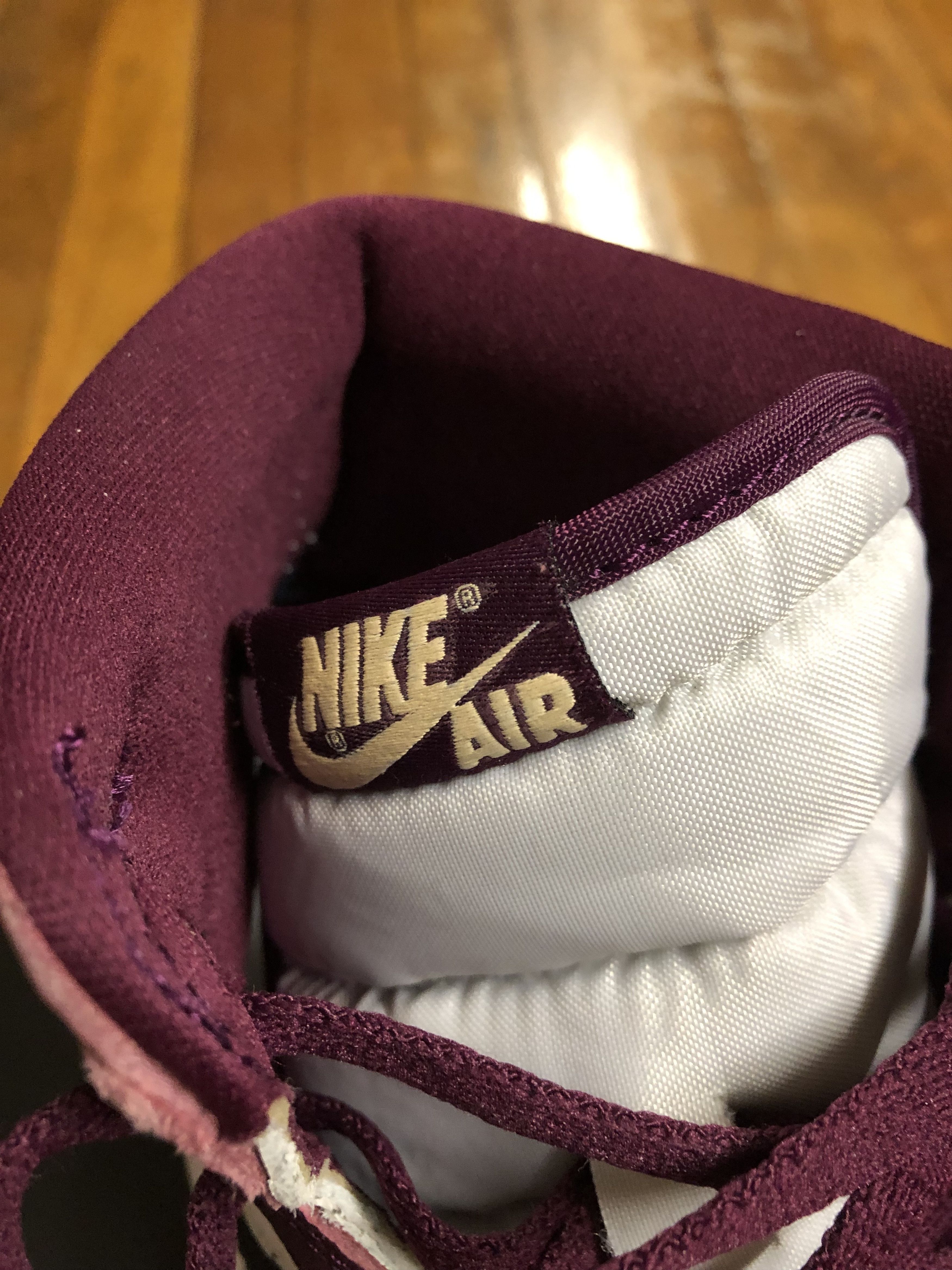 Nike *USED* Nike Air jordan 1 high OG Bordeaux sz 9 555088 611 Size US 9 / EU 42 - 3 Thumbnail