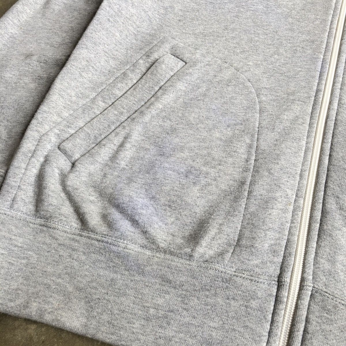 Comme des Garcons PLAY 🇯🇵AD 2017 Comme Des Garcons Play Small Hearts Ziphoodie Grey Size US L / EU 52-54 / 3 - 9 Thumbnail