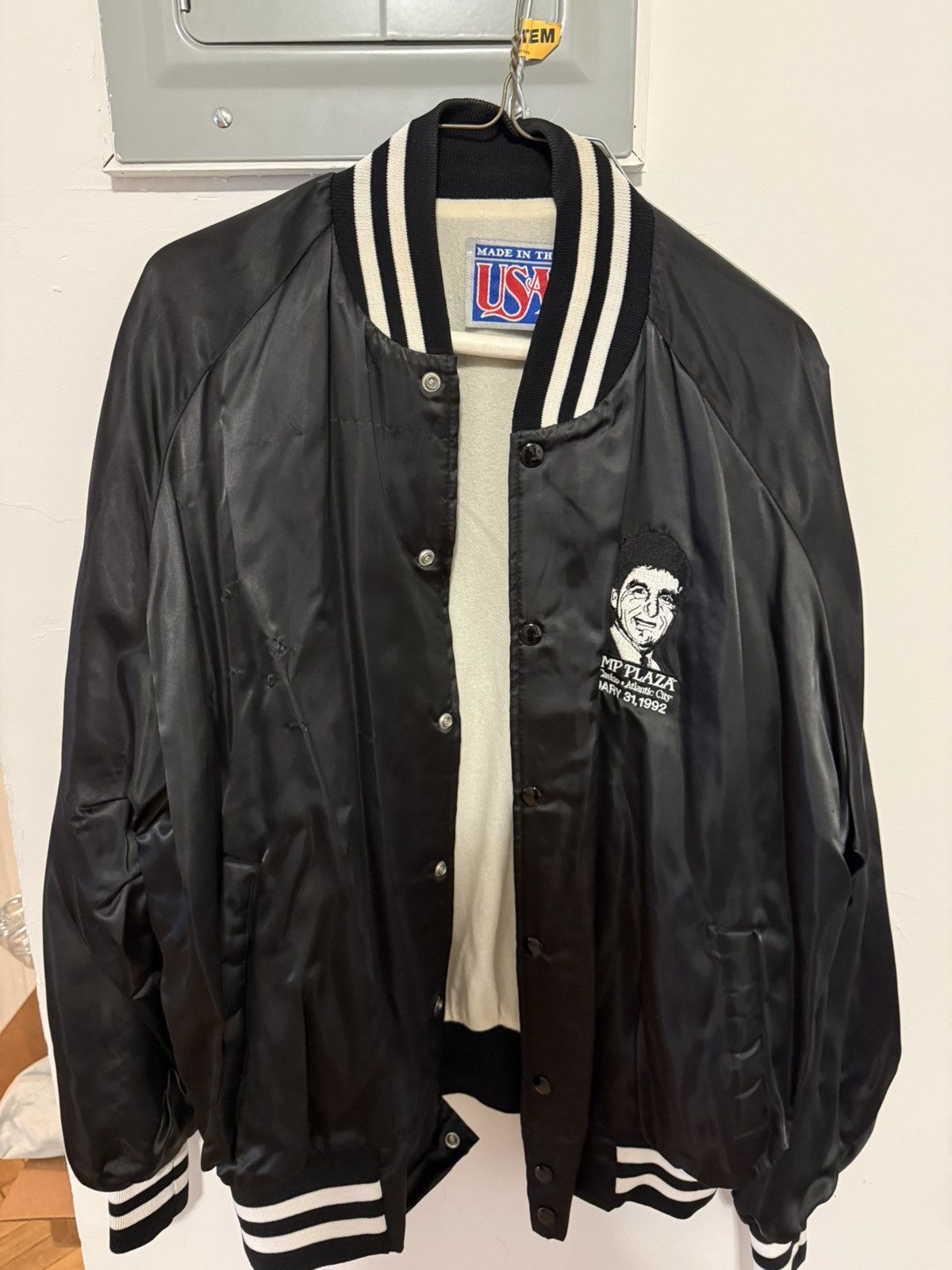 Vintage 1992 vintage Trump plaza satin jacket Size US XL / EU 56 / 4 - 1 Thumbnail