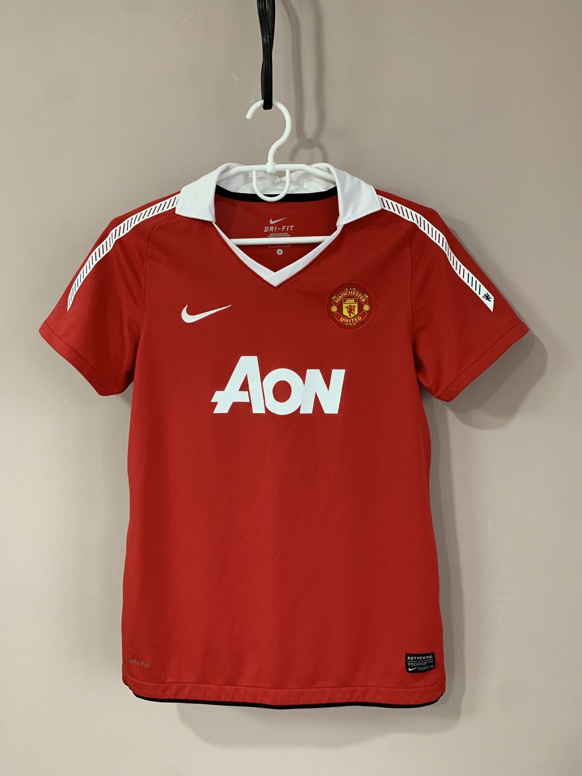 Nike WOMENS Manchester United 2010 2011 home soccer jersey shirt Size S / US 4 / IT 40 - 1 Thumbnail