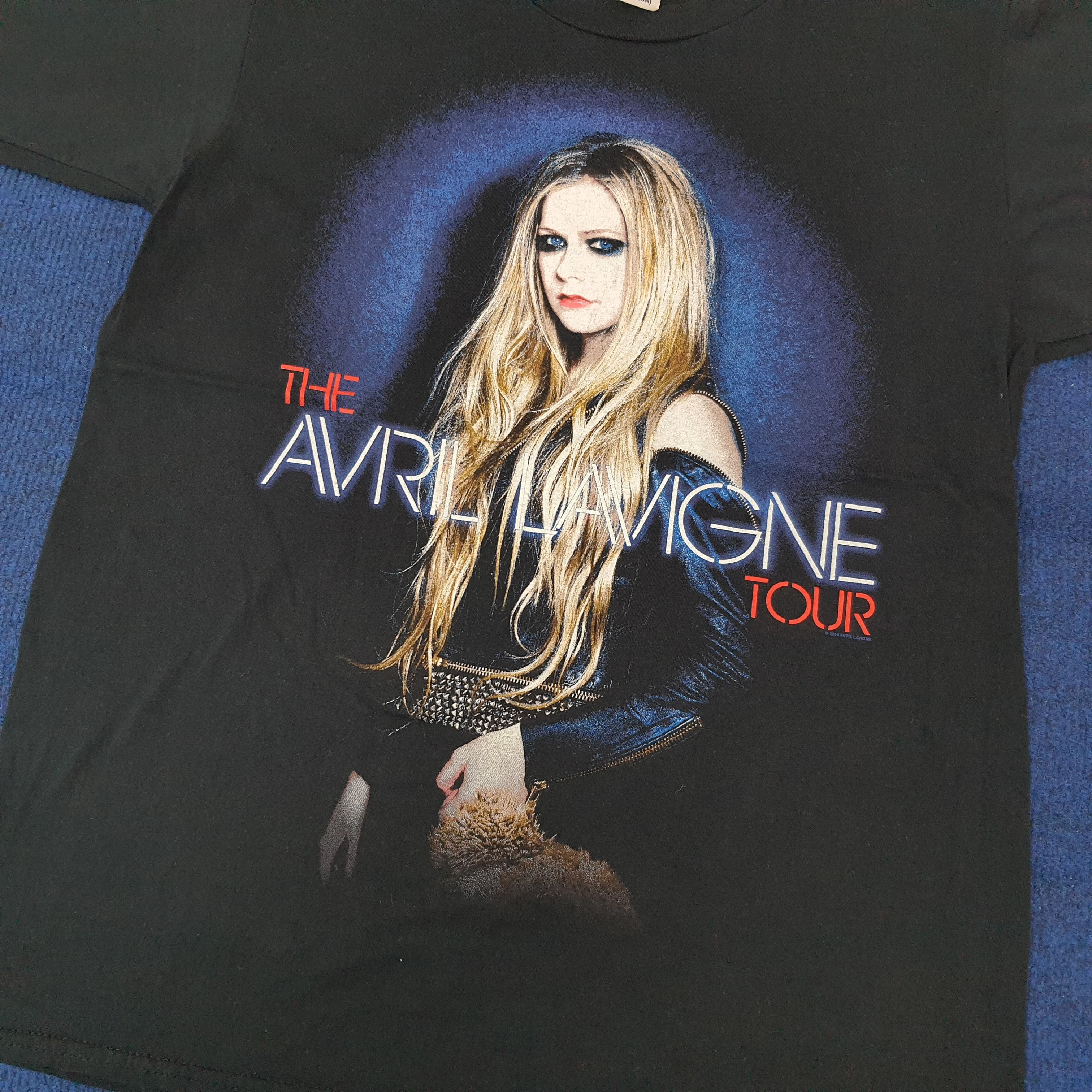 Band Tees Vintage The Avril Lavigne Tour 2014 Tshirt C259N18 Size US S / EU 44-46 / 1 - 2 Thumbnail