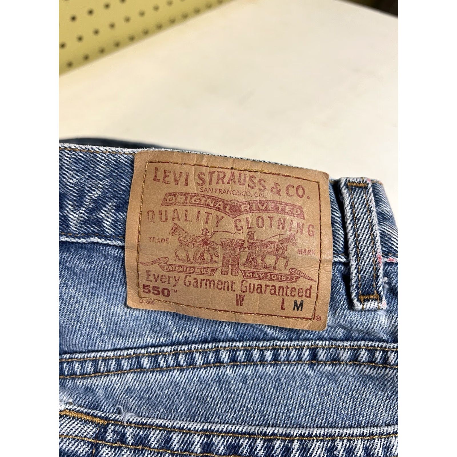 Levi's VINTAGE Levi's 550 Denim Jeans Distressed Tapered Leg Sz 9 Juniors Women 90s Distressed 550 Model Jeans Boys? Wait. Size 30" / US 8 / IT 44 - 2 Thumbnail