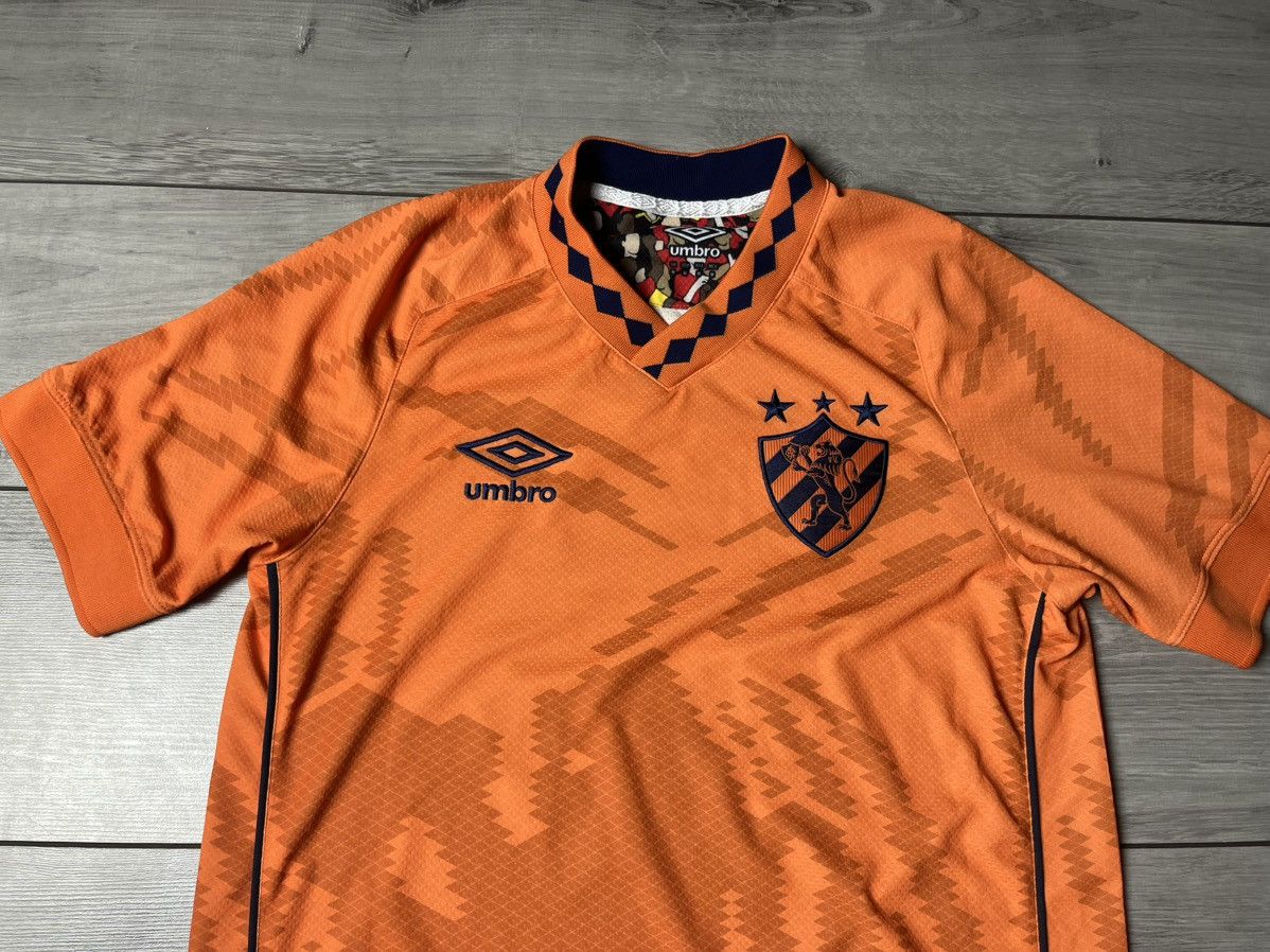 Umbro The Umbro Sport Recife 2021-22 third shirt size Medium Size US M / EU 48-50 / 2 - 3 Thumbnail