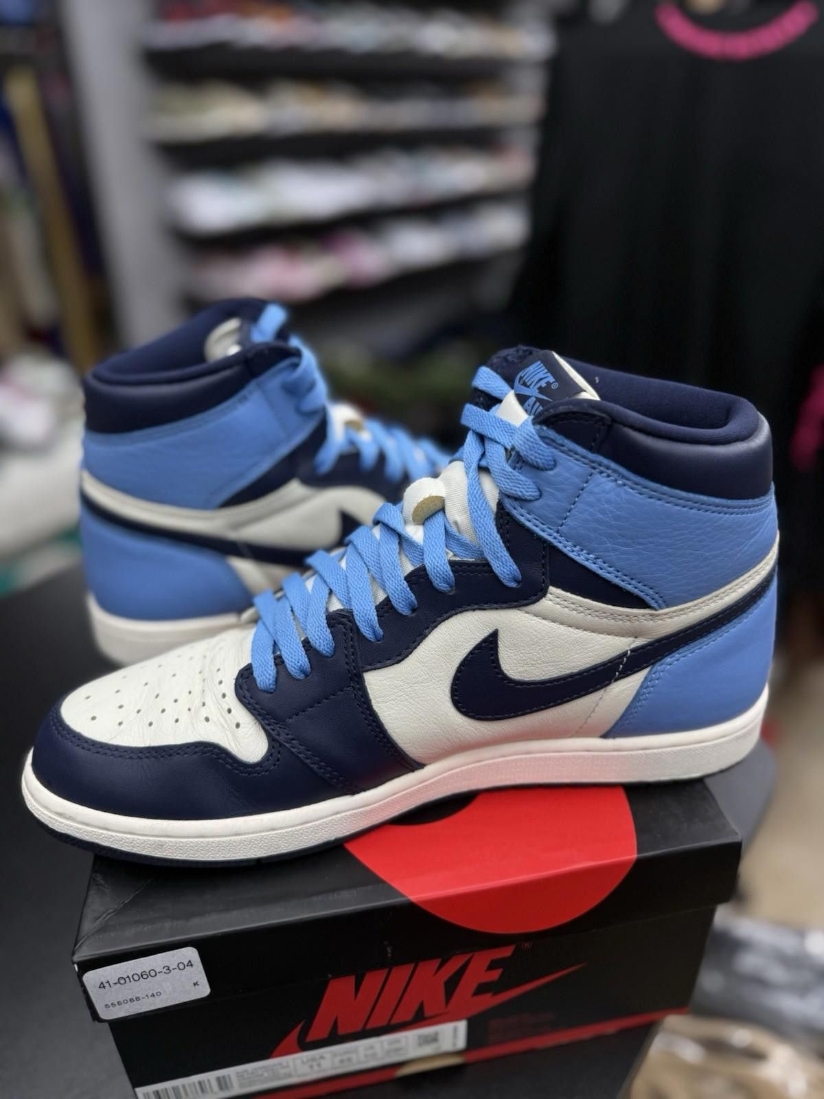 Jordan Brand Size 11 - Jordan 1 Retro OG High Obsidian UNC 2019 Size US 11 / EU 44 - 8 Thumbnail