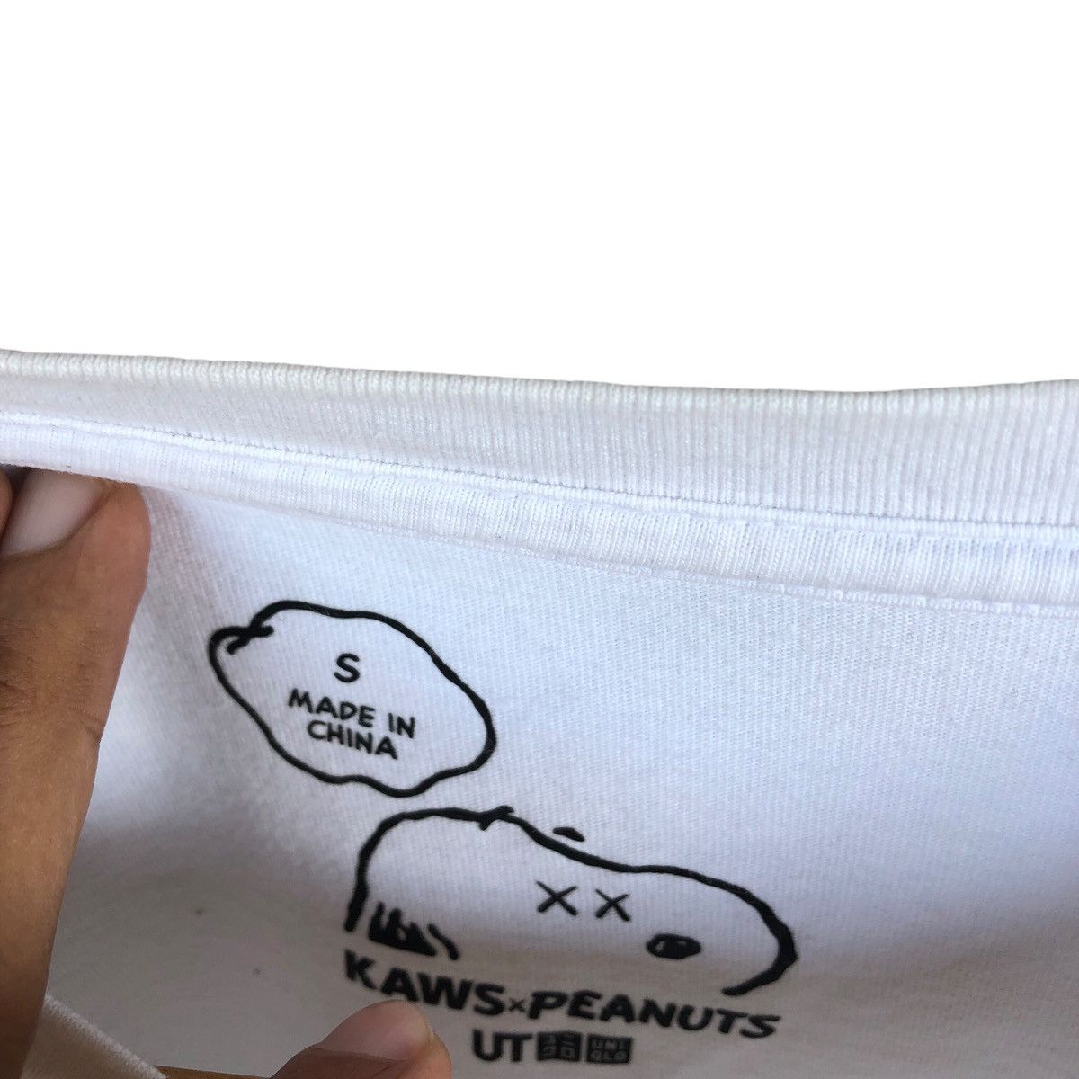 Kaws UNIQLO x kaws tshirt Size US S / EU 44-46 / 1 - 4 Thumbnail