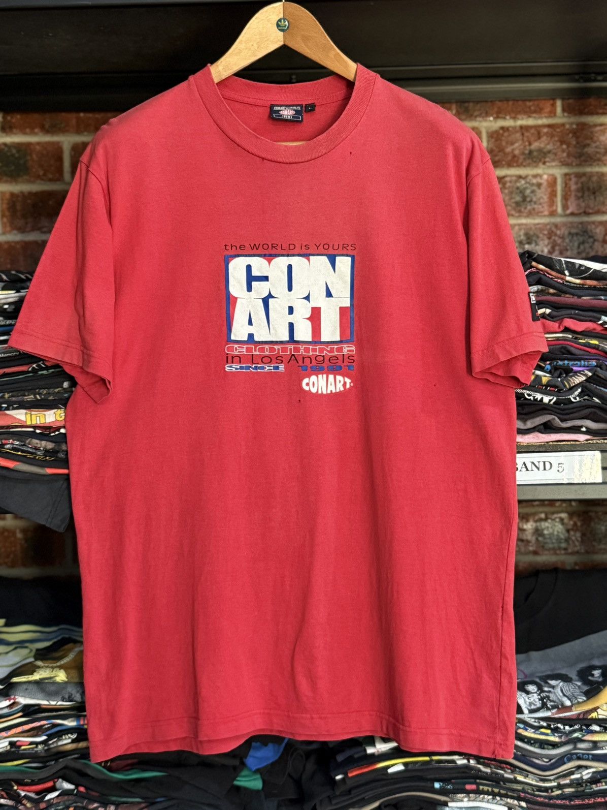 Rap Tees Thrashed Vintage 90s Conart The World Is Yours Sun Faded Tee Size US L / EU 52-54 / 3 - 1 Thumbnail