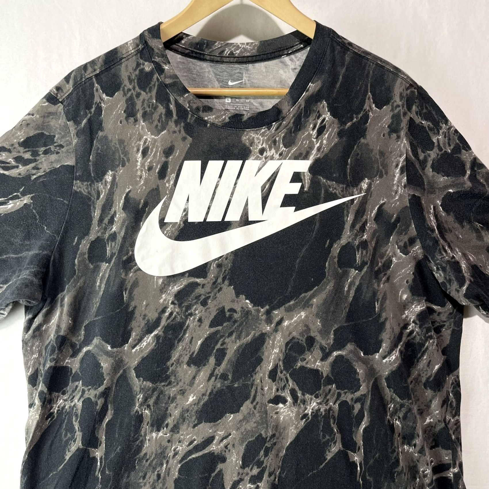 Nike Nike Shirt Mens XL Black Swoosh Marble Tee CD1282-010 Size US XL / EU 56 / 4 - 4 Thumbnail