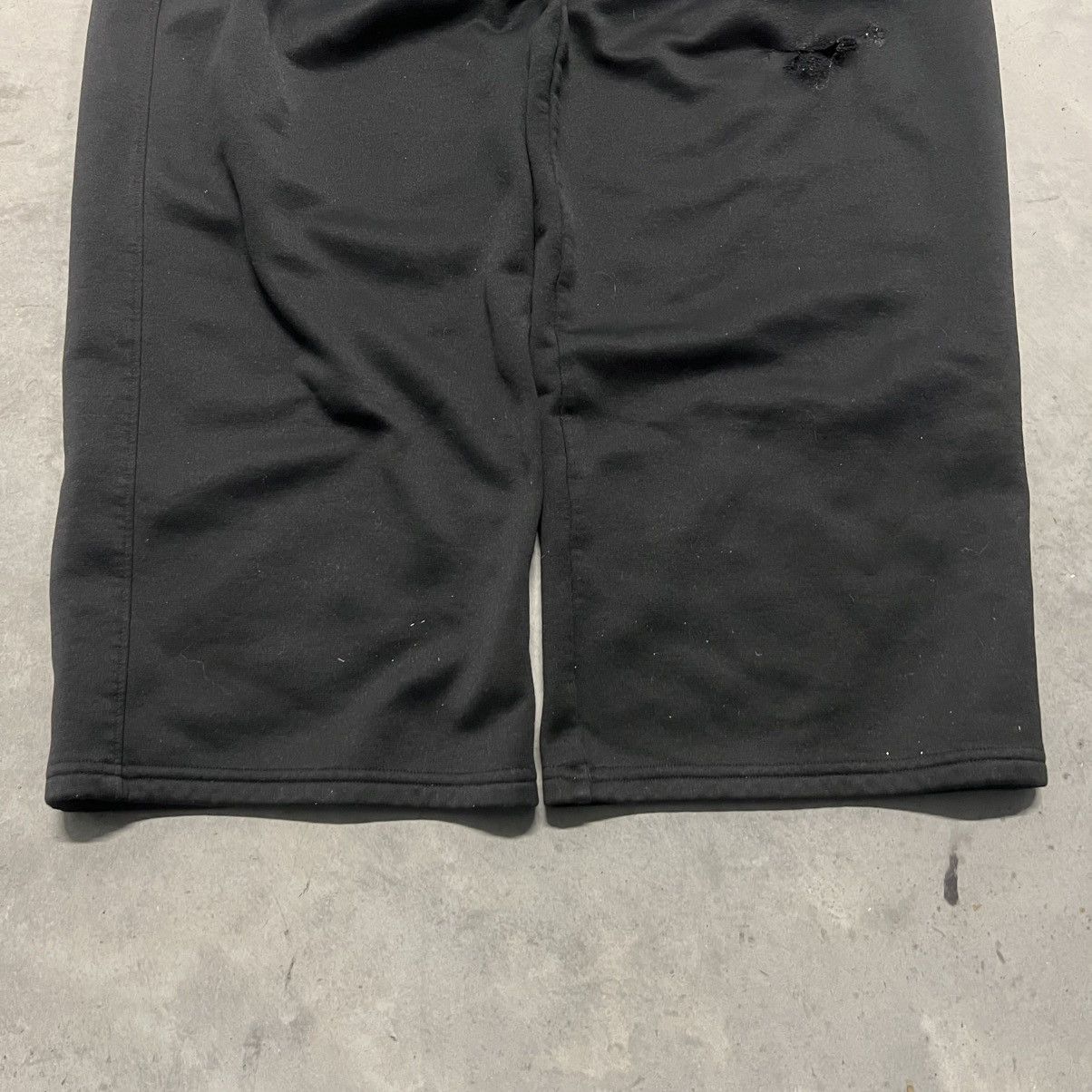 Under Armour × Vintage Crazy Vintage Y2K Baggy Black under armour Sweatpants w/ rip Size US 32 / EU 48 - 4 Thumbnail