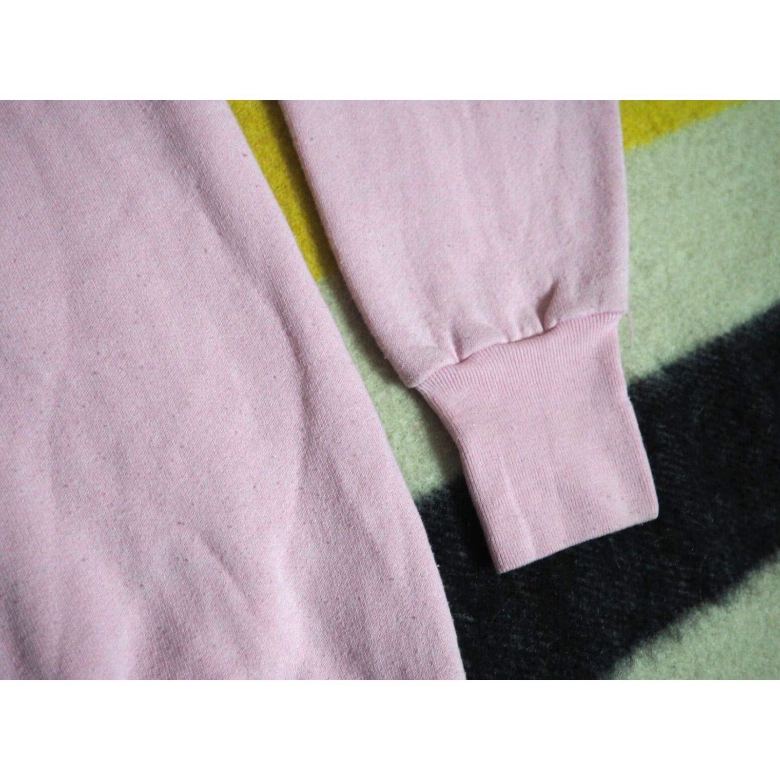 Fruit Of The Loom VINTAGE Fruit of the Loom Sweatshirt Unisex Adults 80s Pink USA Crew Neck Long Sleeve Pullover 26" Length 22" Pit to Pit L Size US L / EU 52-54 / 3 - 8 Thumbnail