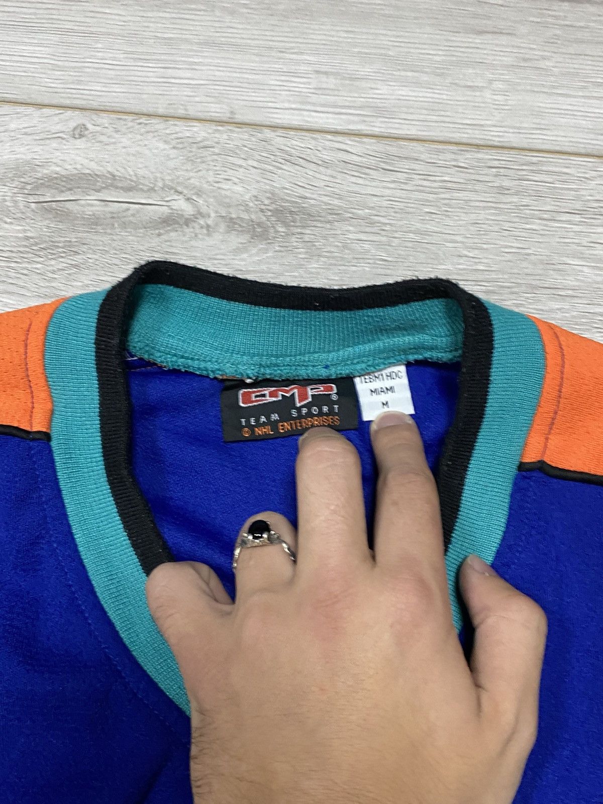 NHL Vintage Starter New York Islanders Hockey Jersey NHL Size US M / EU 48-50 / 2 - 5 Thumbnail