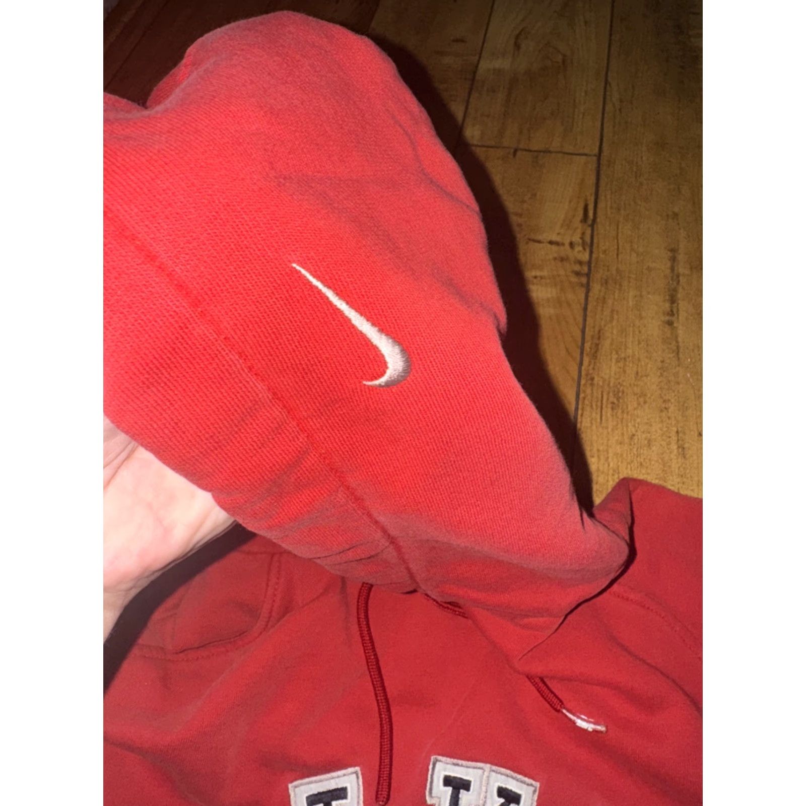 Nike VINTAGE Nike Silver Tag Hoodie Embroidered Swoosh Red Large Mens 22x27 Pullover 90s 2000s Baseball? Size US L / EU 52-54 / 3 - 4 Thumbnail