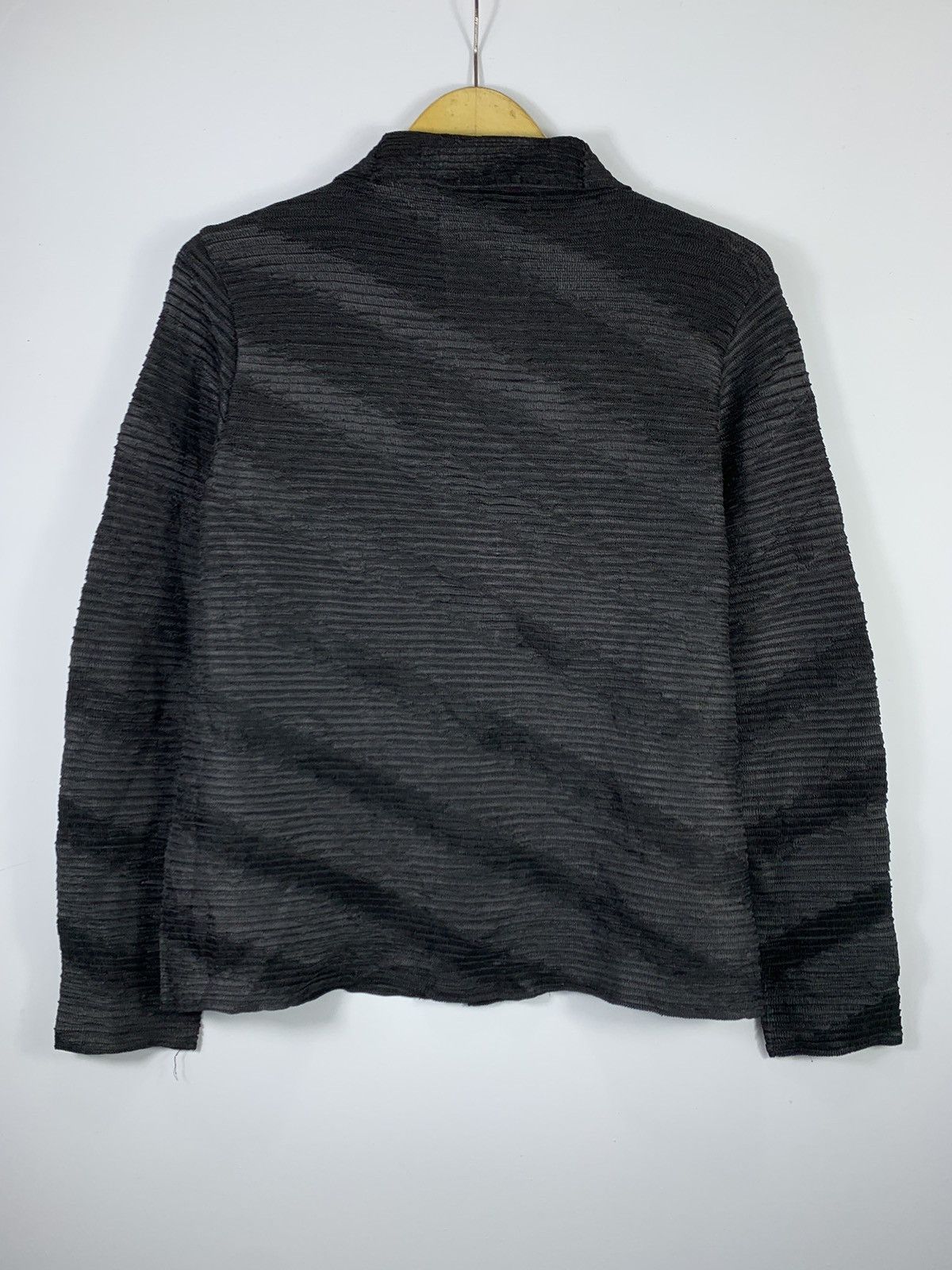 Issey Miyake ❤️‍🔥BINDING OFFER❤️‍🔥 Japanese Pleated Long sleeve issey style Size US M / EU 48-50 / 2 - 3 Thumbnail
