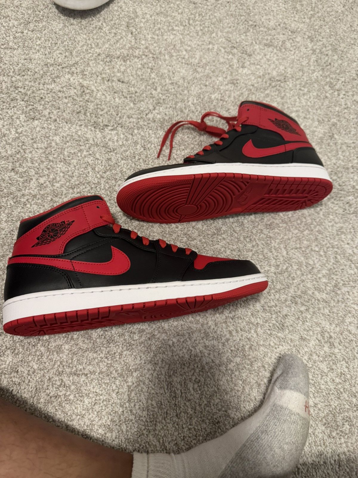 Nike Air Jordan 1 MID Size US 11 / EU 44 - 4 Thumbnail