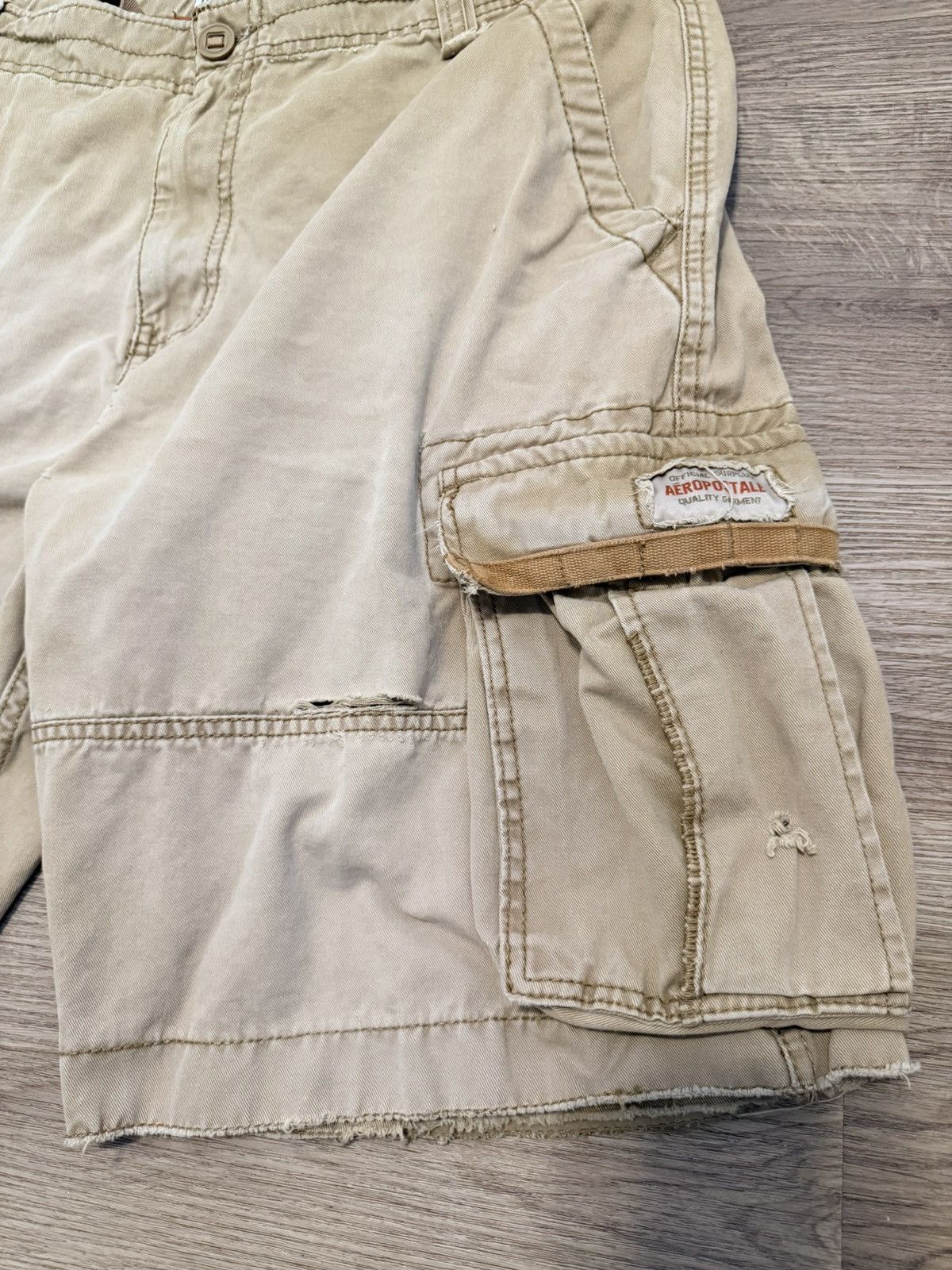 Aeropostale Y2K khaki Aeropostale cargo shorts Size US 36 / EU 52 - 2 Thumbnail