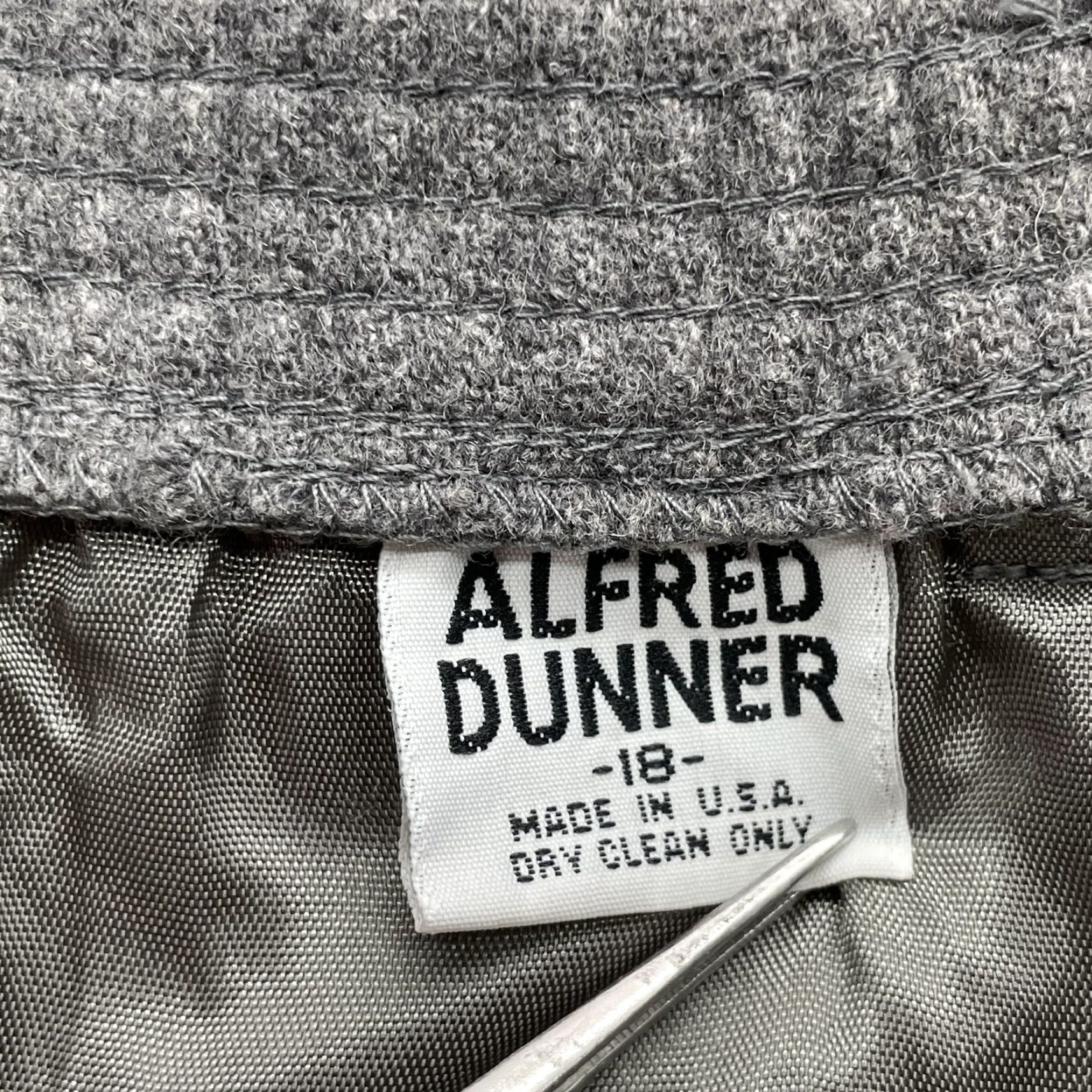 Vintage VTG Alfred Dunner 100% Wool Skirt Women's 18 Pencil Office Academia Classic USA Skirt Midi Tweed Wool Gray 90s Vintage Womens Pants? Size 40" / US 18 - 5 Thumbnail