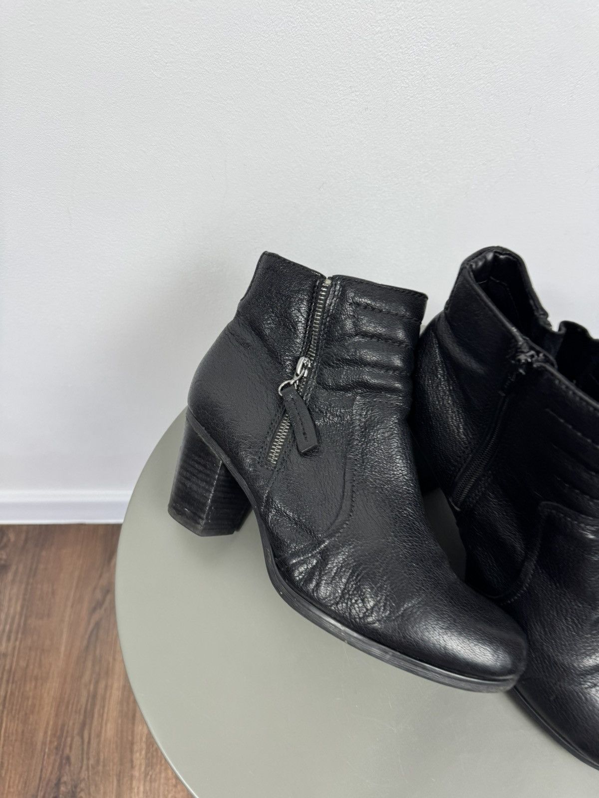 Clarks Clarks Black Leather Ankle Boots Block Heel Zip EU 40 US 9 Size US 9 / IT 39 - 2 Thumbnail