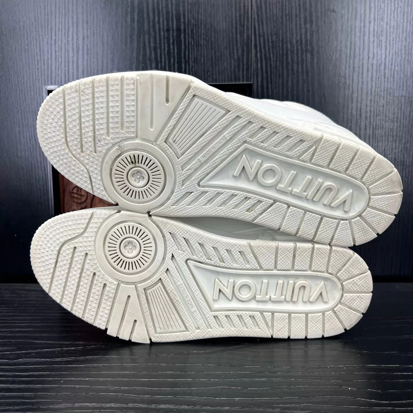 Louis Vuitton LV Trainer White Size 4 (EU 37) Size US 6.5 / IT 36.5 - 4 Thumbnail