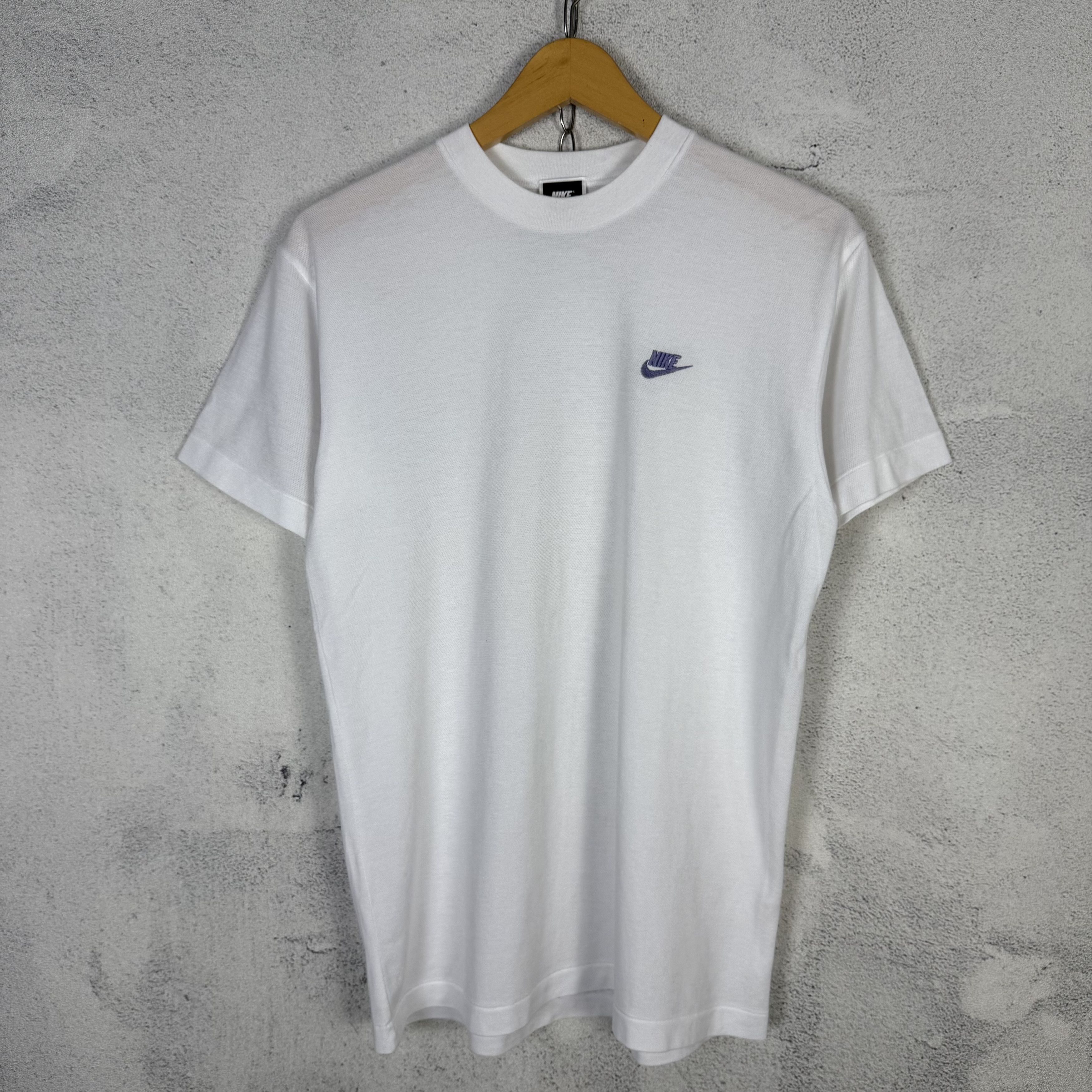 Nike Vintage Nike Swoosh Tshirt Size US M / EU 48-50 / 2 - 1 Thumbnail