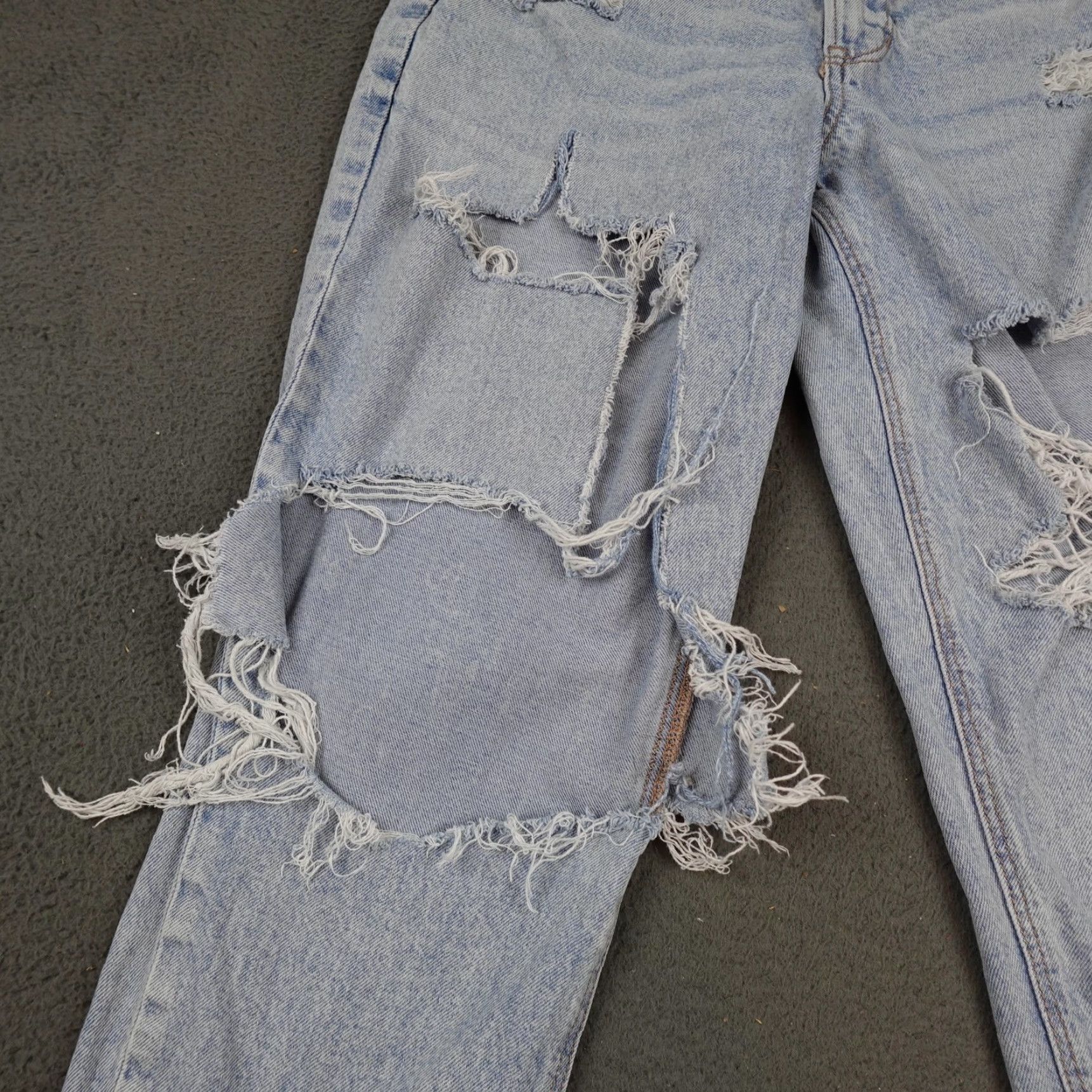 Vintage American Eagle Jeans Womens 12 Light Wash Mom Jean High Rise Distressed Ripped Size 34" / US 12 / IT 48 - 2 Thumbnail