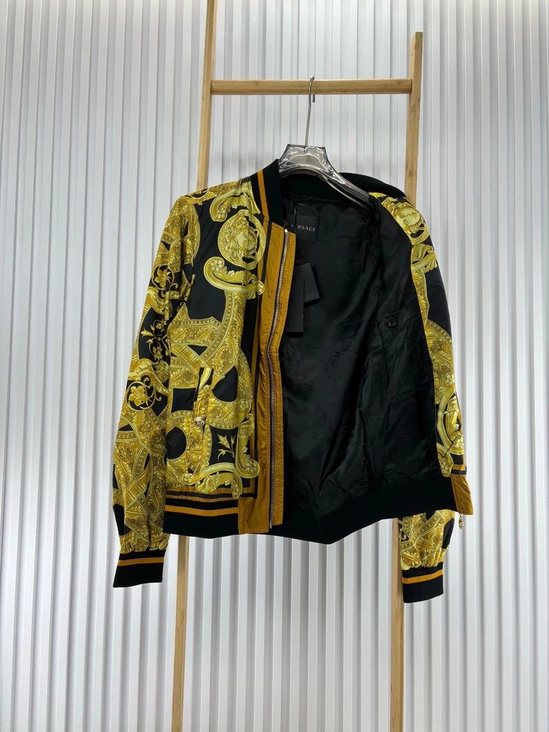 Versace Versace Black gold medusa baroque Size US S / EU 44-46 / 1 - 3 Thumbnail