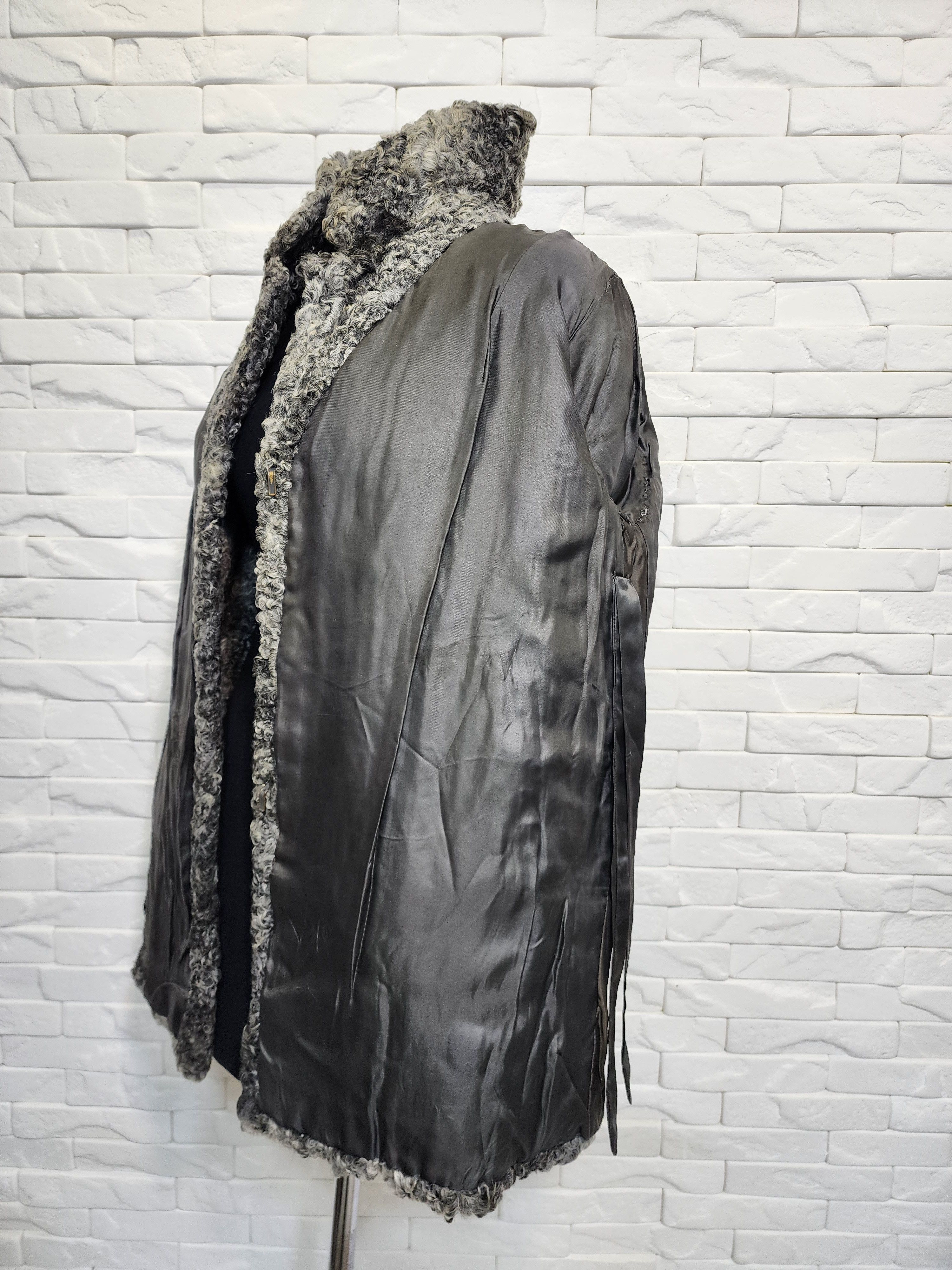 Furla Gray Sheep Fur Coat: Women's Vintage Outerwear Size XL / US 12-14 / IT 48-50 - 9 Thumbnail