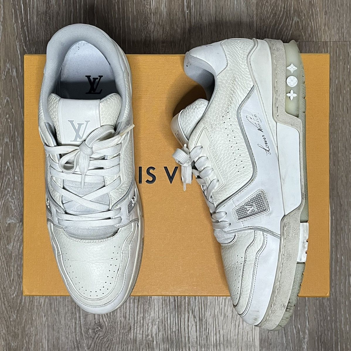 Louis Vuitton white LV trainers Size US 11 / EU 44 - 2 Thumbnail