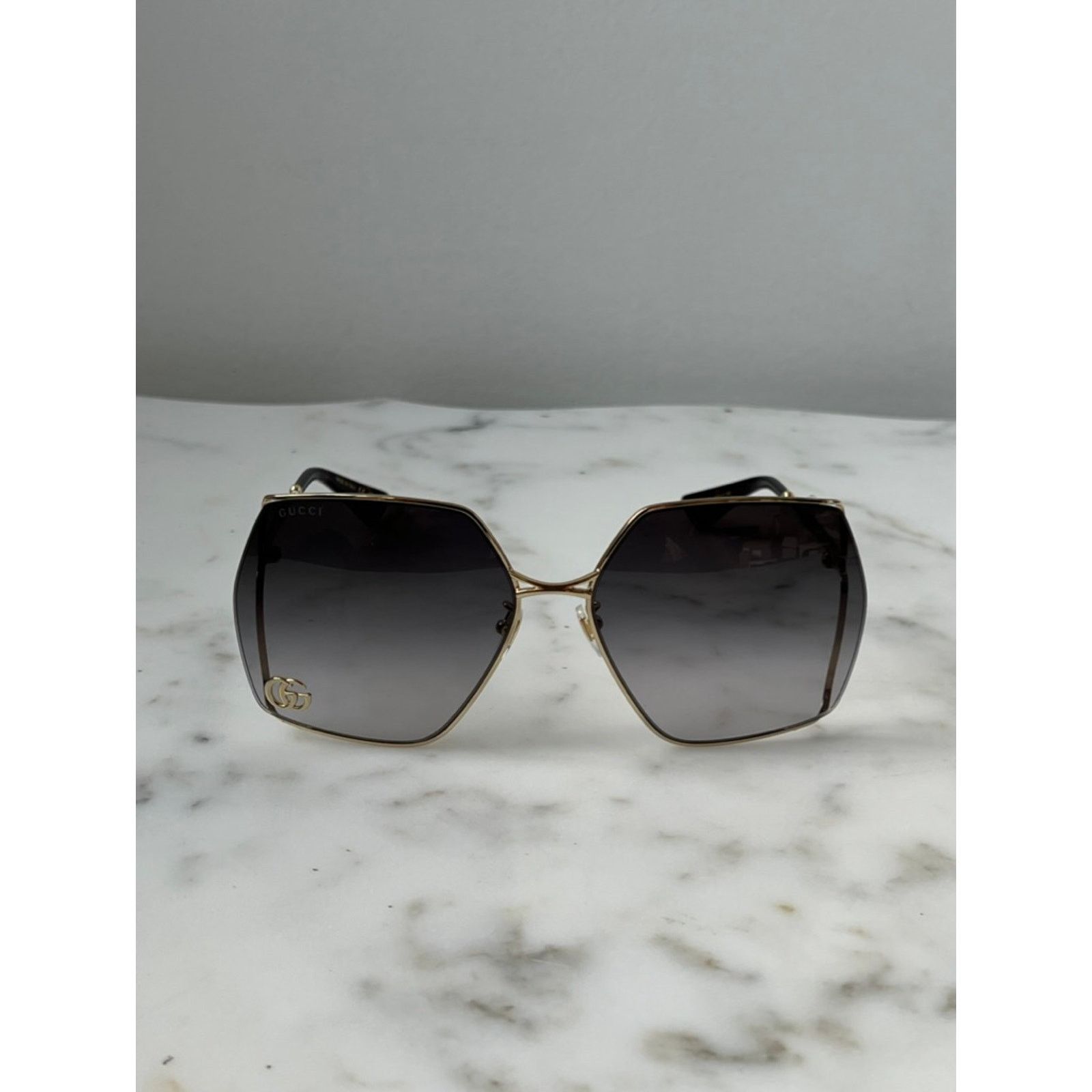 Gucci NEW Gucci GG0817S 006 Marmont Logo Oversized Gold Sunglasses Size ONE SIZE - 2 Thumbnail