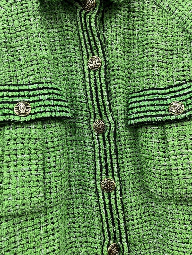 Chanel Chanel Long green coat Size XS / US 0-2 / IT 36-38 - 2 Thumbnail
