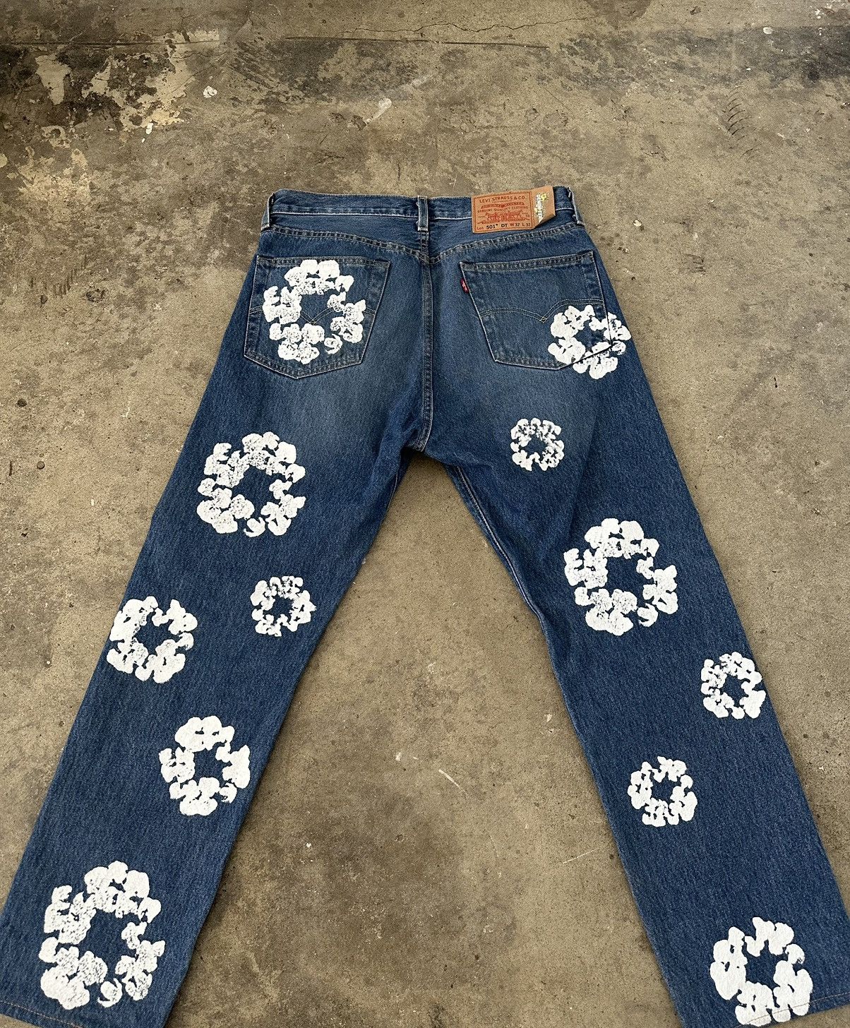 Jean Denim Tears X Levi's 501 « The Cotton Wreath » - Délavé Léger - Taille 28/30 - Neuf Avec Étiquettes