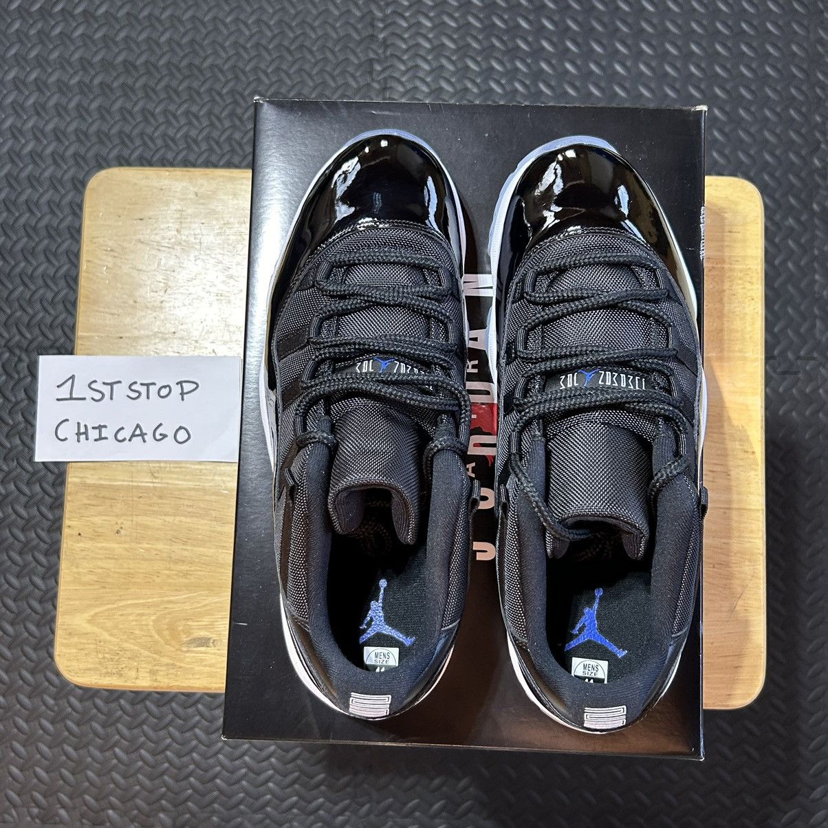 Jordan Brand × Nike Air Jordan 11 Low Retro Space Jam Mens 11 DS FV5104-004 NEW Size US 11 / EU 44 - 4 Thumbnail