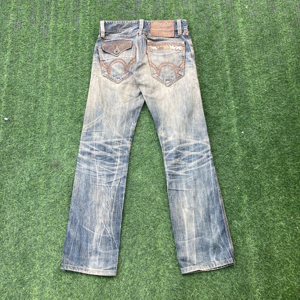 Edwin DISTRESSED EDWIN 503 FLARED JEANS Size US 29 - 2 Thumbnail