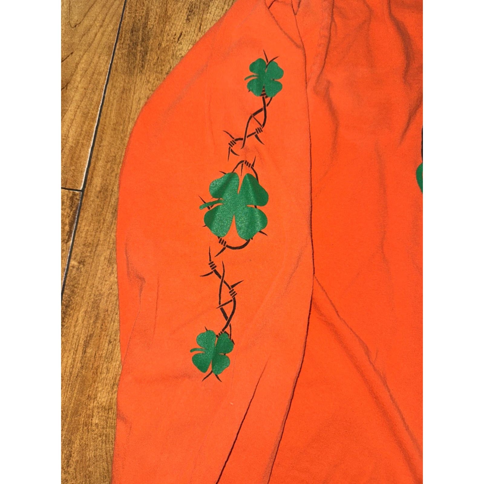 Vintage VINTAGE Unbranded Grunge T-Shirt XL Orange St Patricks Day 4 Leaf Clover Barbwire Mens Long Sleeve Size US XL / EU 56 / 4 - 3 Thumbnail