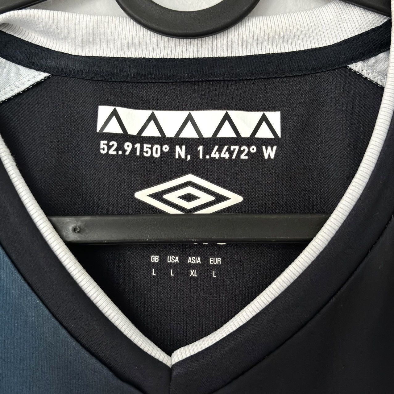 Umbro 2016 2017 Derby County Umbro Away Kit Soccer Jersey Shirt FC Size US L / EU 52-54 / 3 - 4 Thumbnail