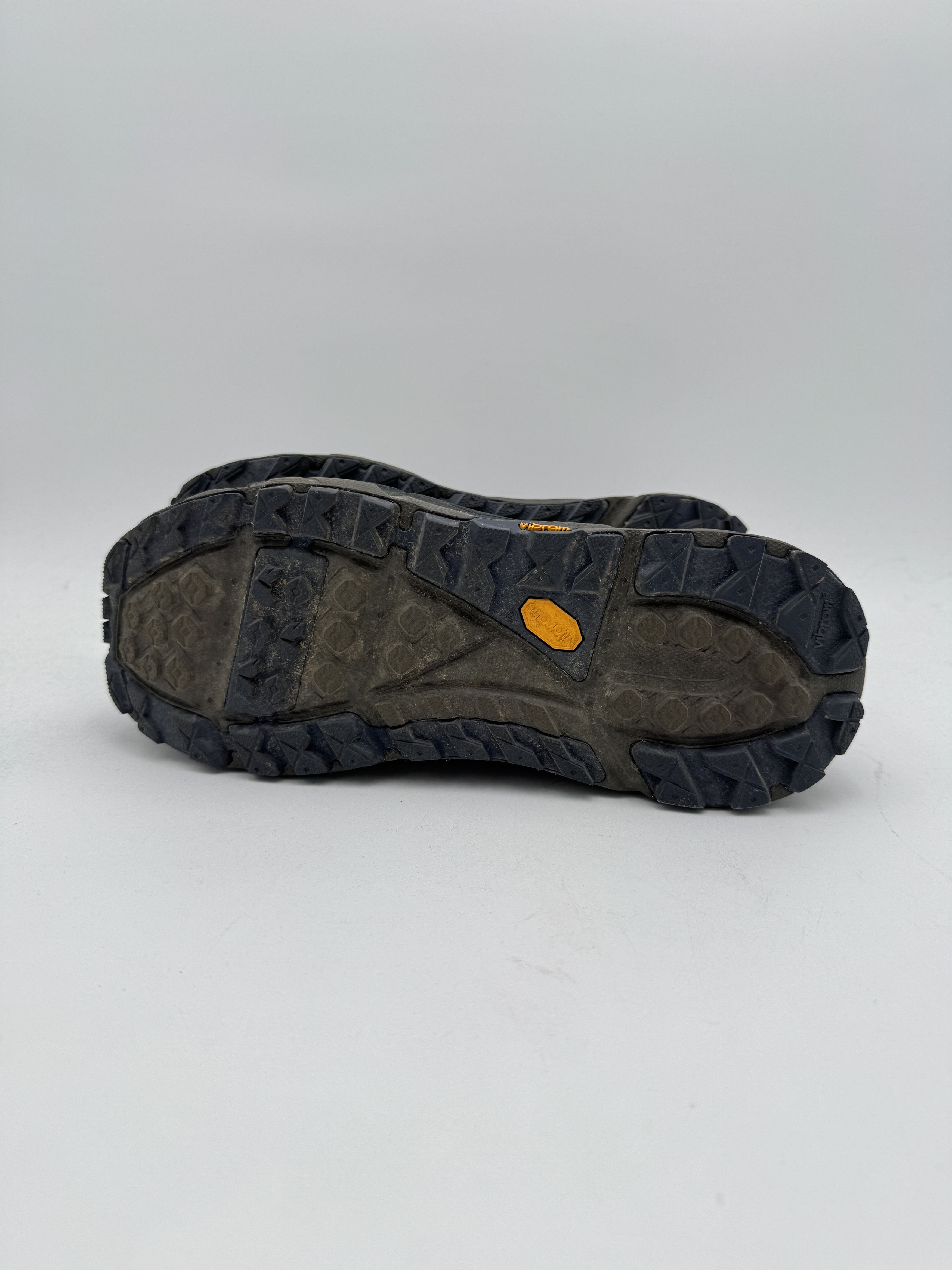 Hoka × _J.L-A.L_ JLAL Hoka One One Tor Ultra Low Dune Gray Size US 11 / EU 44 - 7 Thumbnail