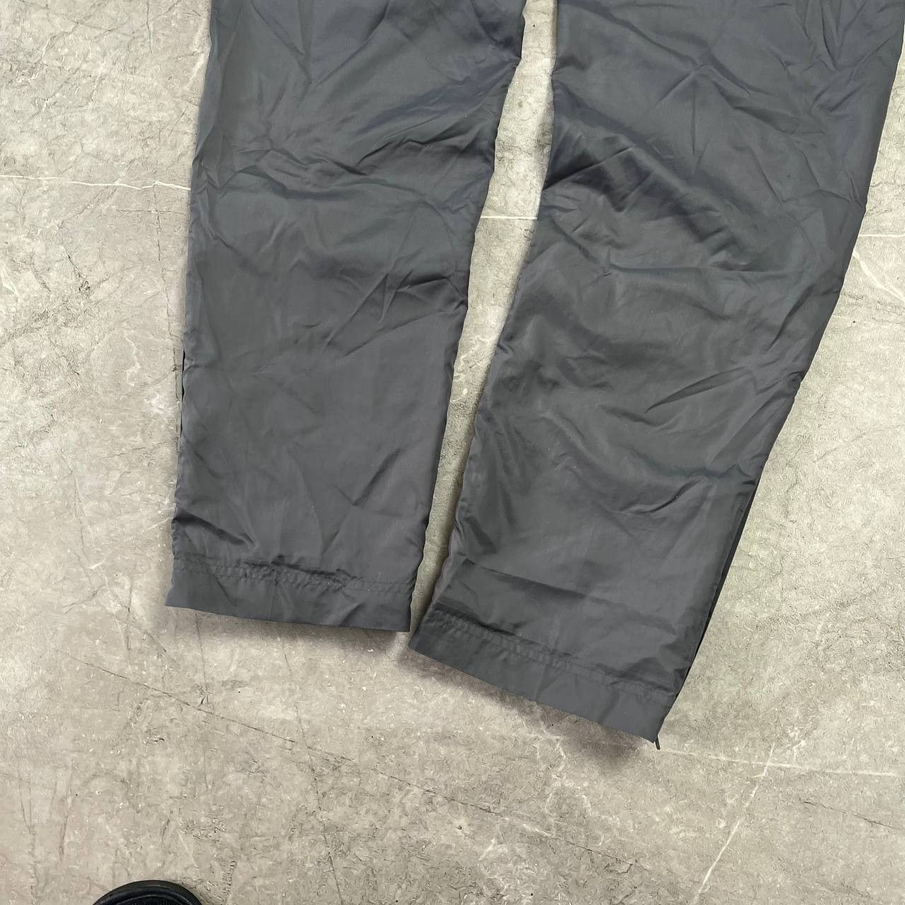 Nike Vintage 90's/Y2K Navy Track Pants Nylon Drill,Size S Size US 33 - 6 Thumbnail