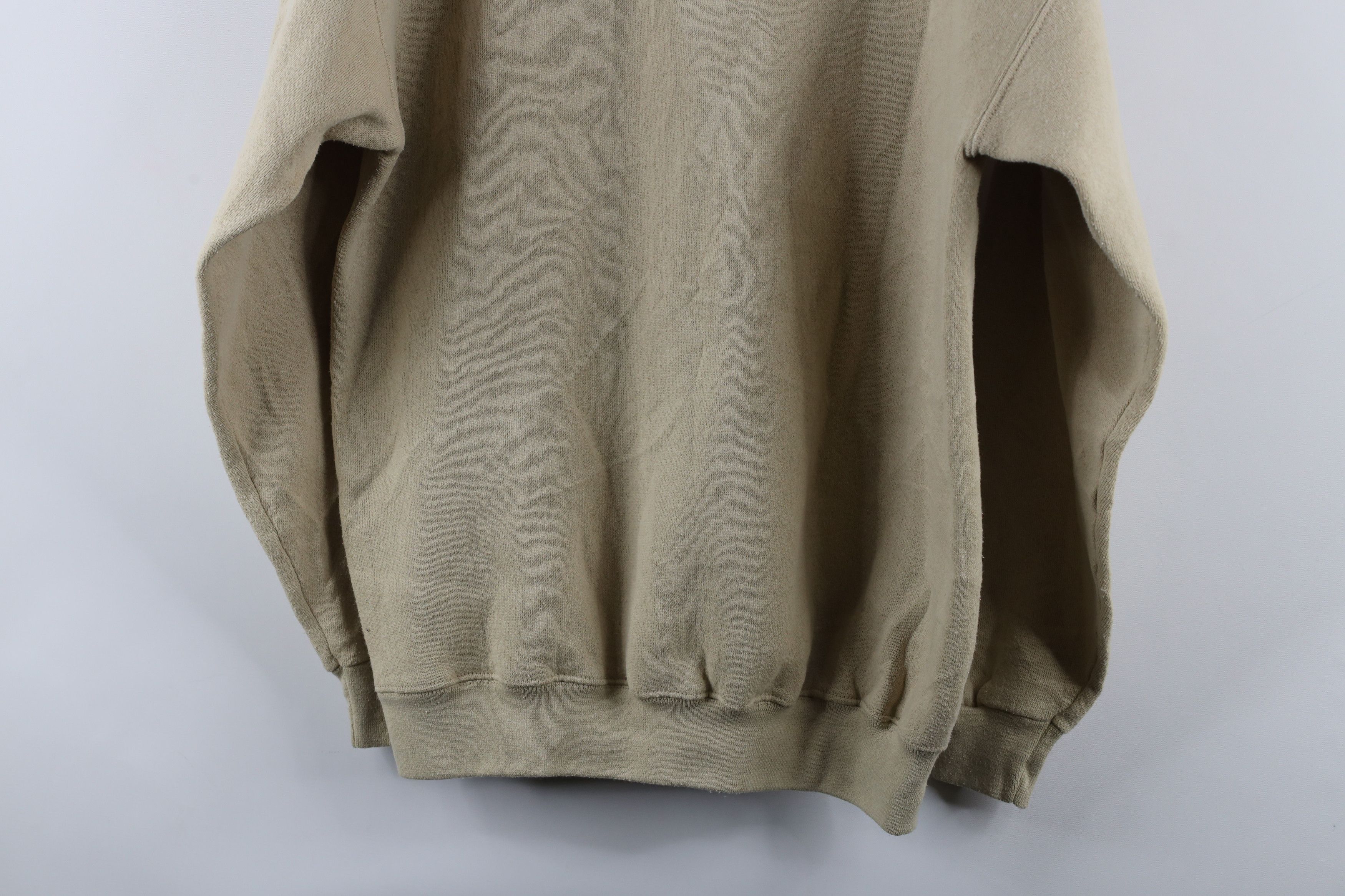 Vintage Vintage 90s Britannia Levis Crewneck Sweatshirt Beige USA Size US M / EU 48-50 / 2 - 9 Thumbnail