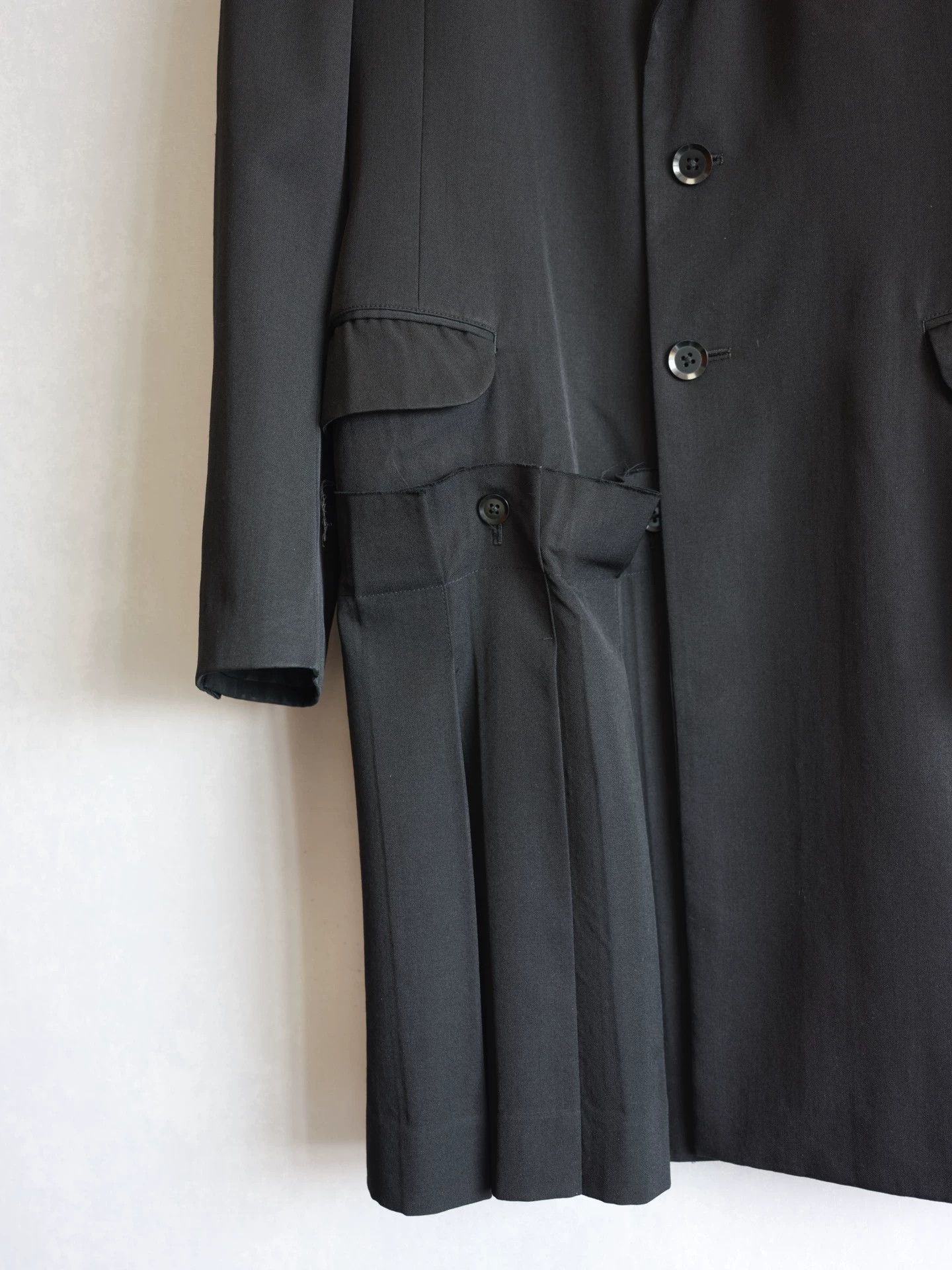 Yohji Yamamoto Yohji Yamamoto 13AW Pleated Asymmetric Coat Size 3 Size US L / EU 52-54 / 3 - 4 Thumbnail