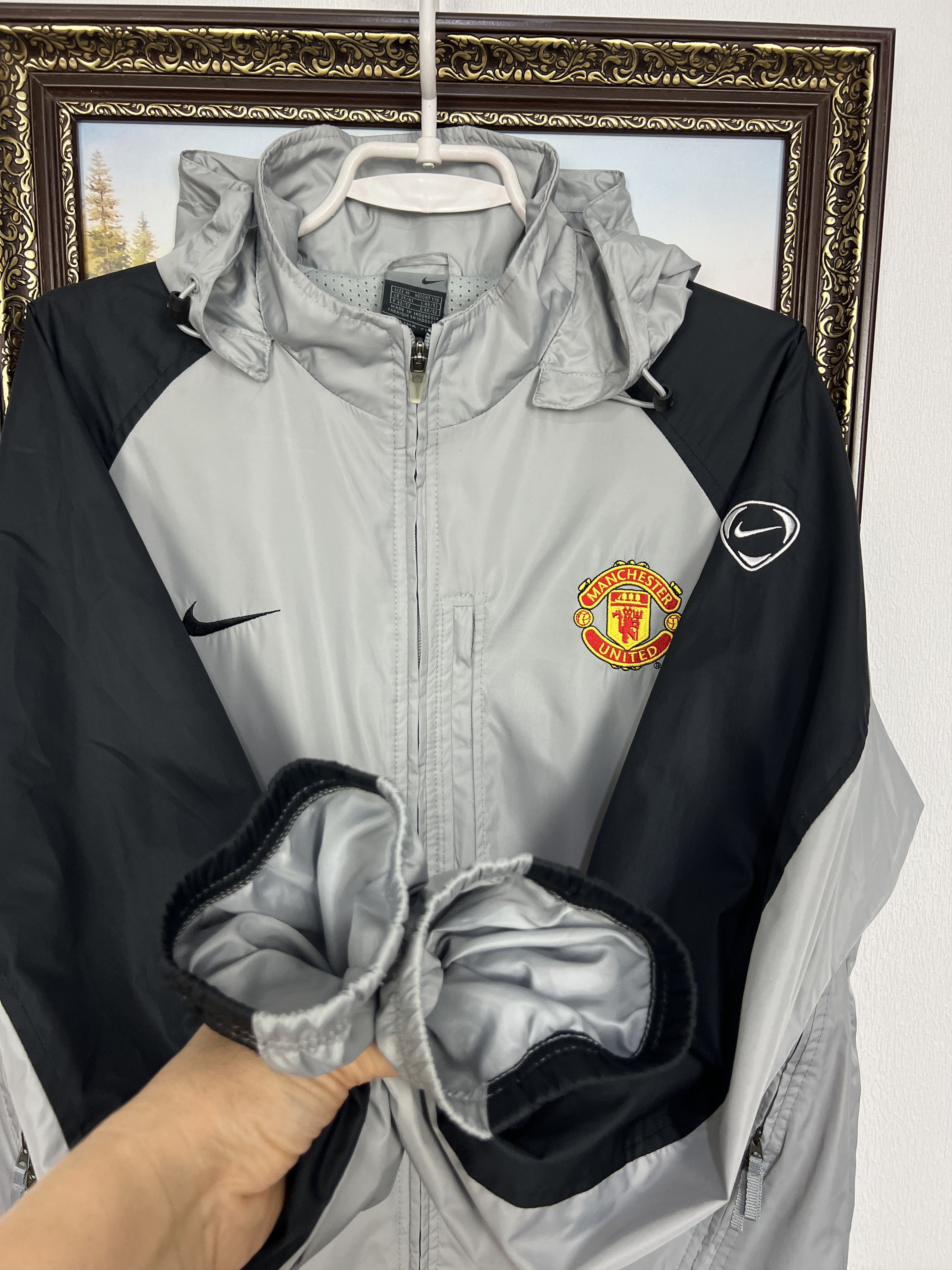 Nike Vintage Nike Manchester United Hooded Jacket Windbreaker Size US M / EU 48-50 / 2 - 5 Thumbnail