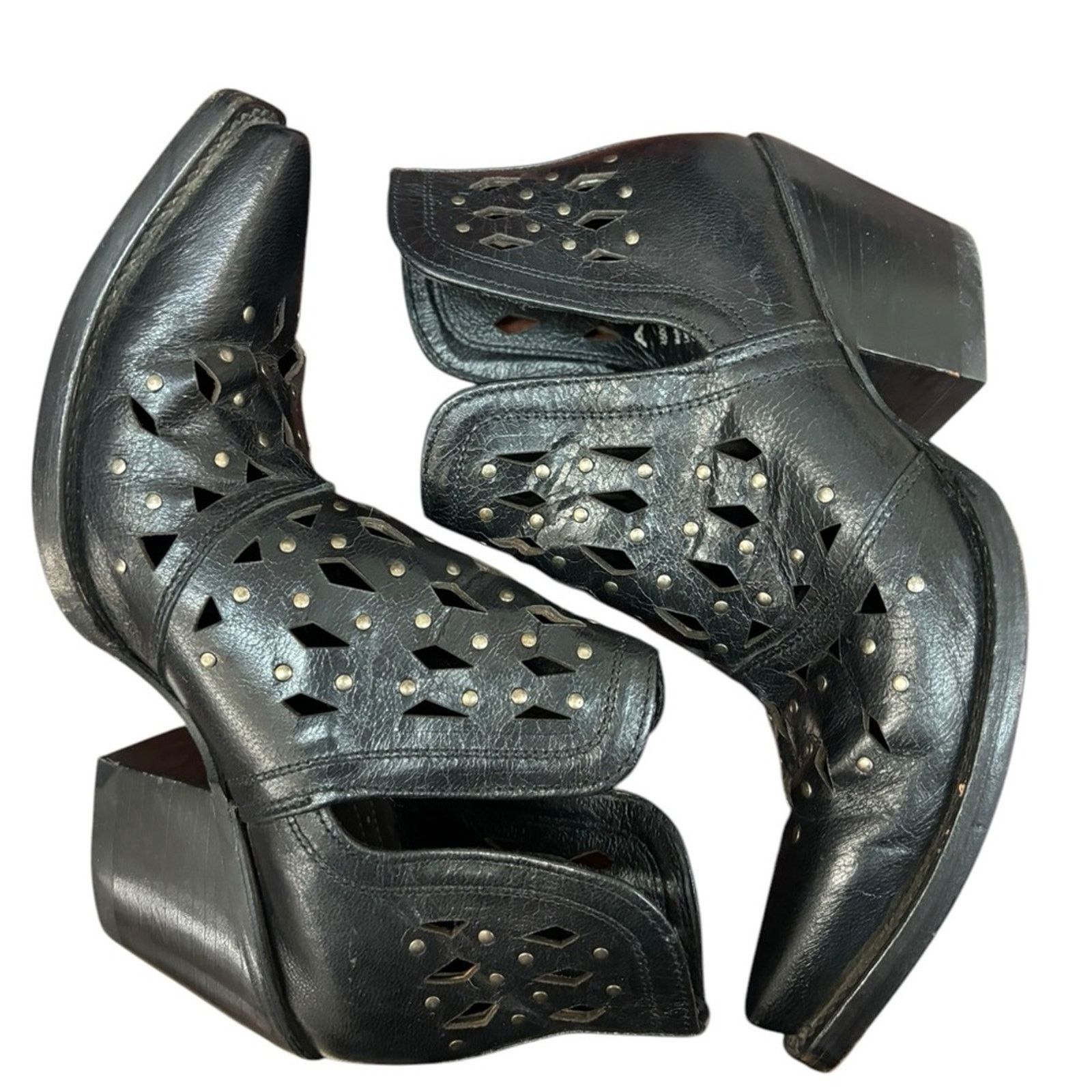 Ariat Ariat's women's black Dixon studded short Boots sz 8 Size US 8 / IT 38 - 4 Thumbnail
