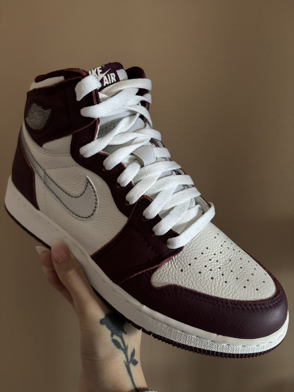 Jordan Brand Air Jordan 1 Retro High OG GS ‘Bordeaux' Size US 6.5 / EU 39-40 - 2 Thumbnail